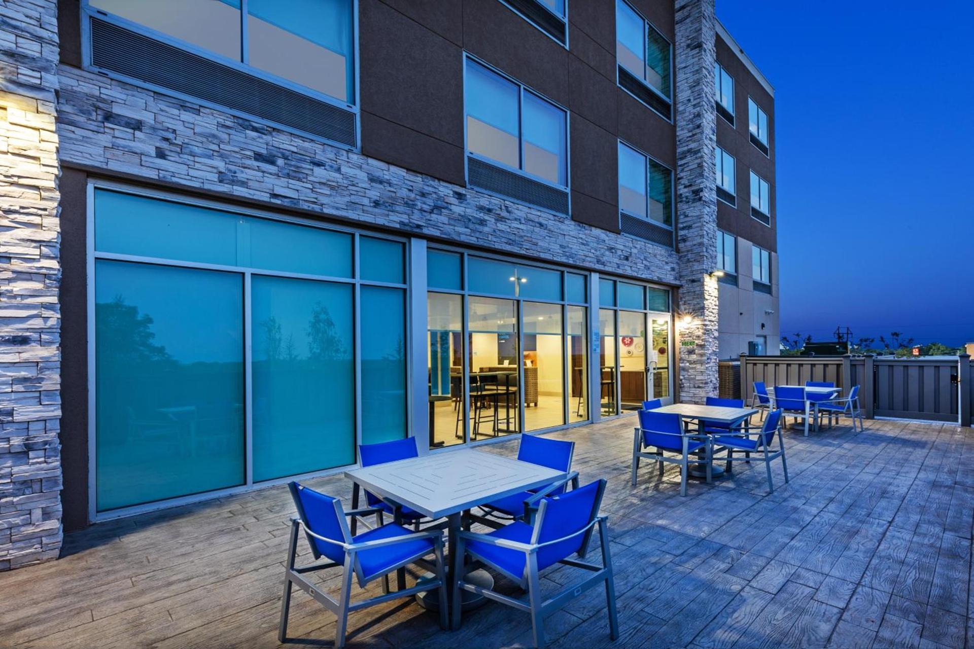 Holiday Inn Express & Suites Purcell by IHG photo 4