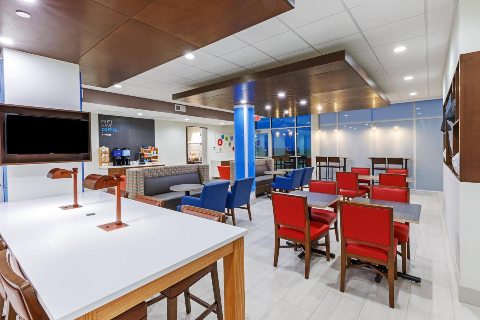 Holiday Inn Express & Suites Purcell by IHG photo 9