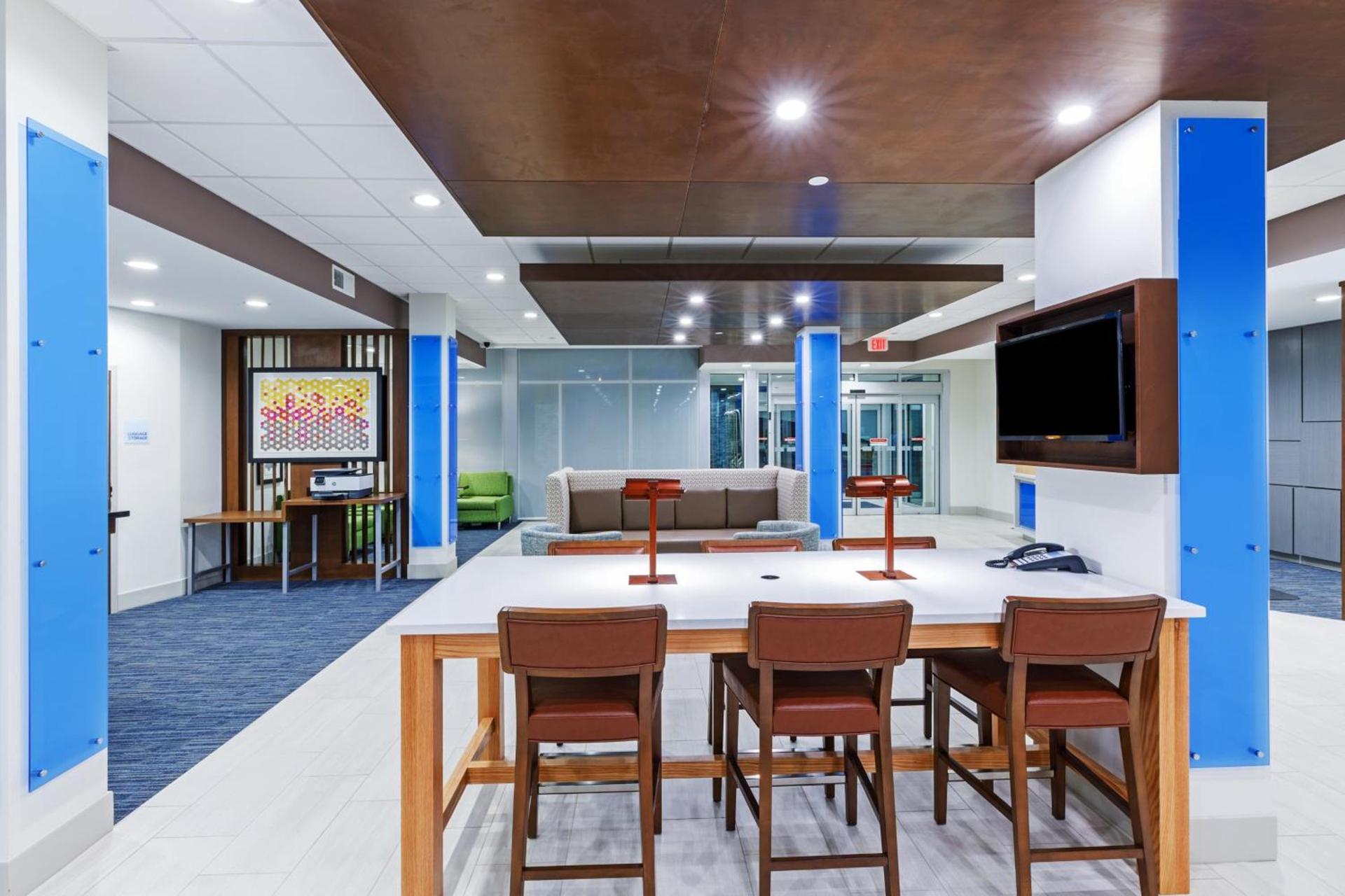 Holiday Inn Express & Suites Purcell by IHG photo 17