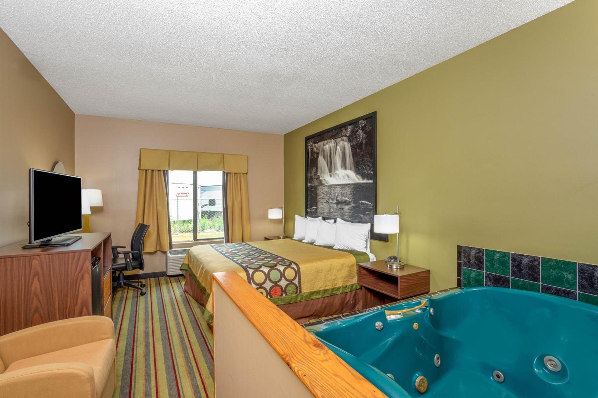 Super 8 by Wyndham Goshen photo 3