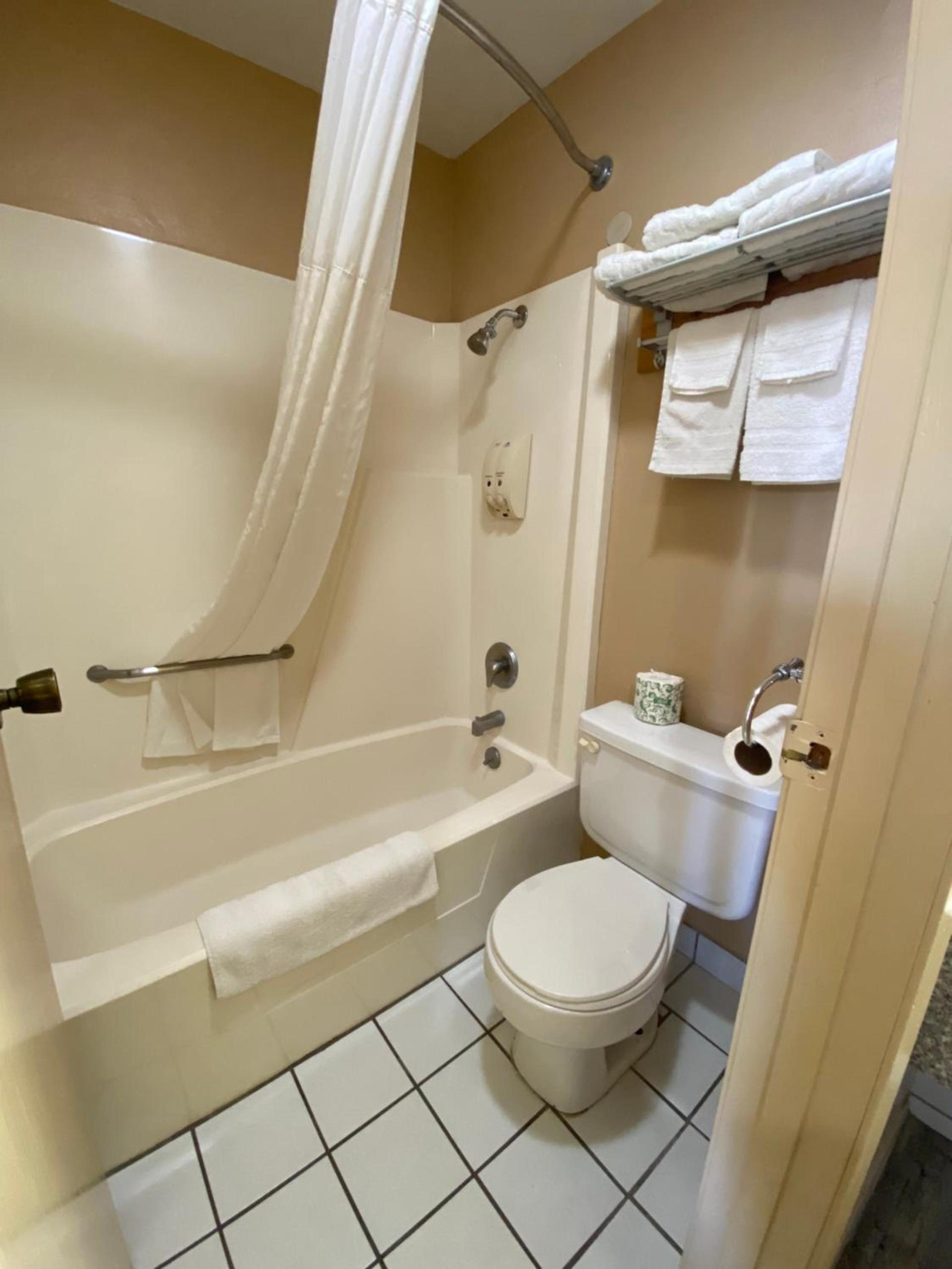 Americas Best Value Inn - Legend's Inn photo 22