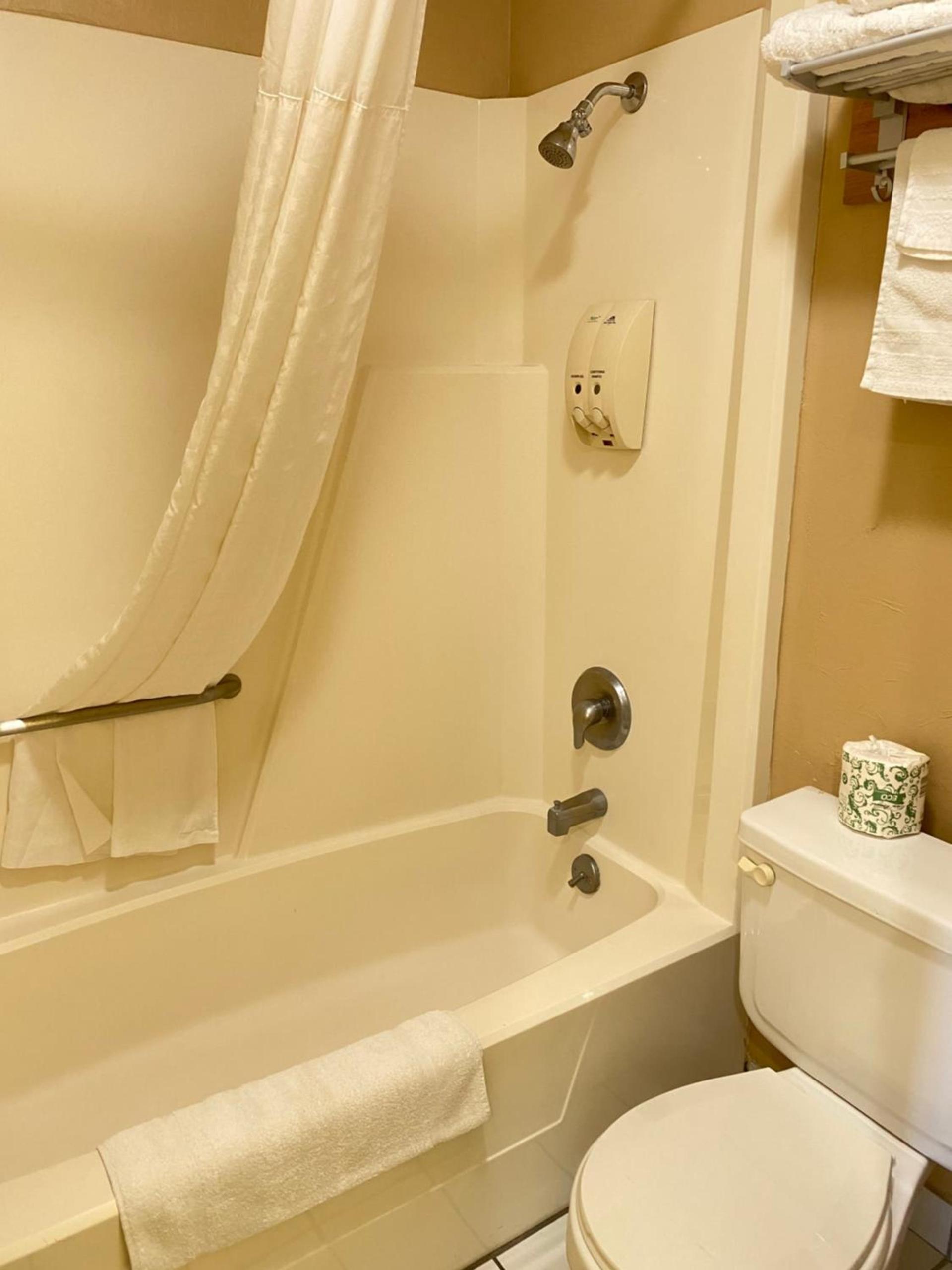Americas Best Value Inn - Legend's Inn photo 25