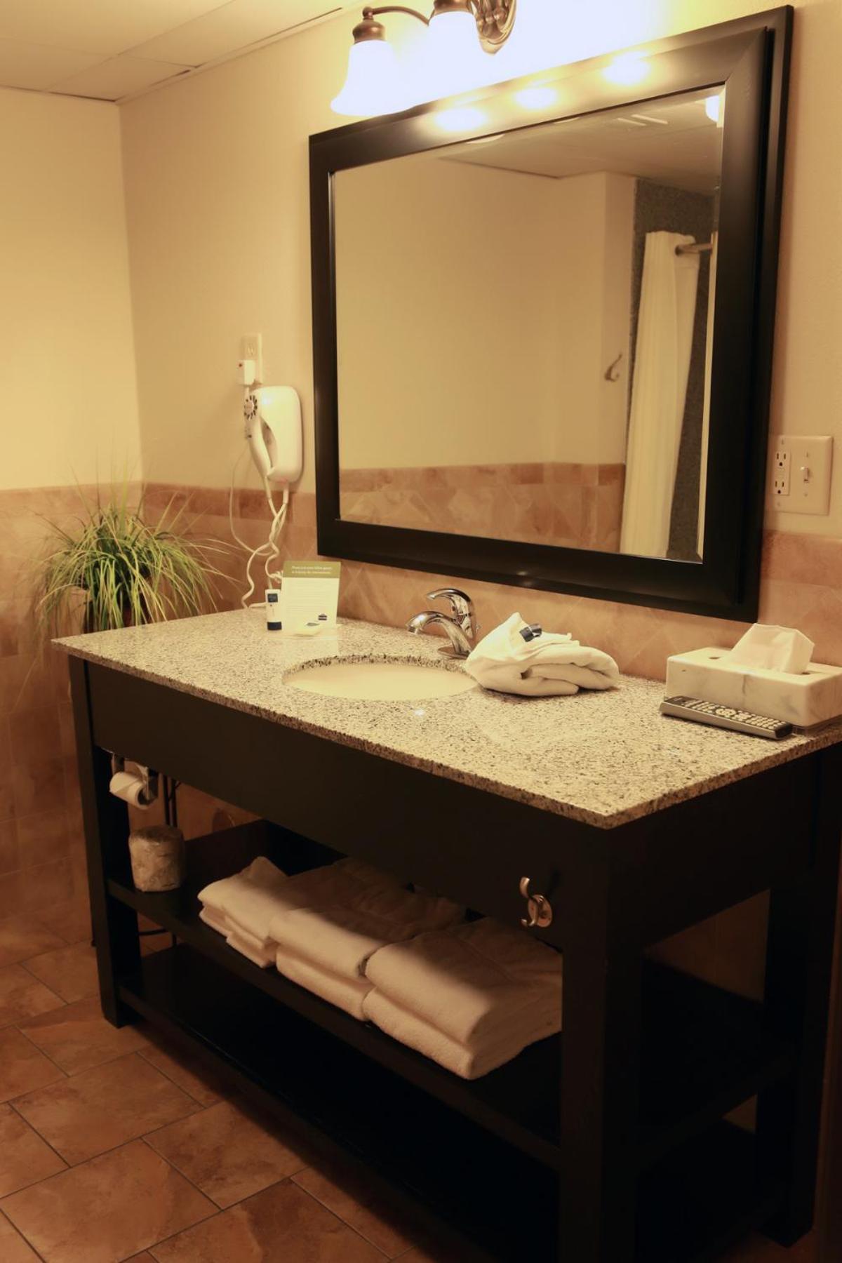 AmericInn by Wyndham McAlester photo 37