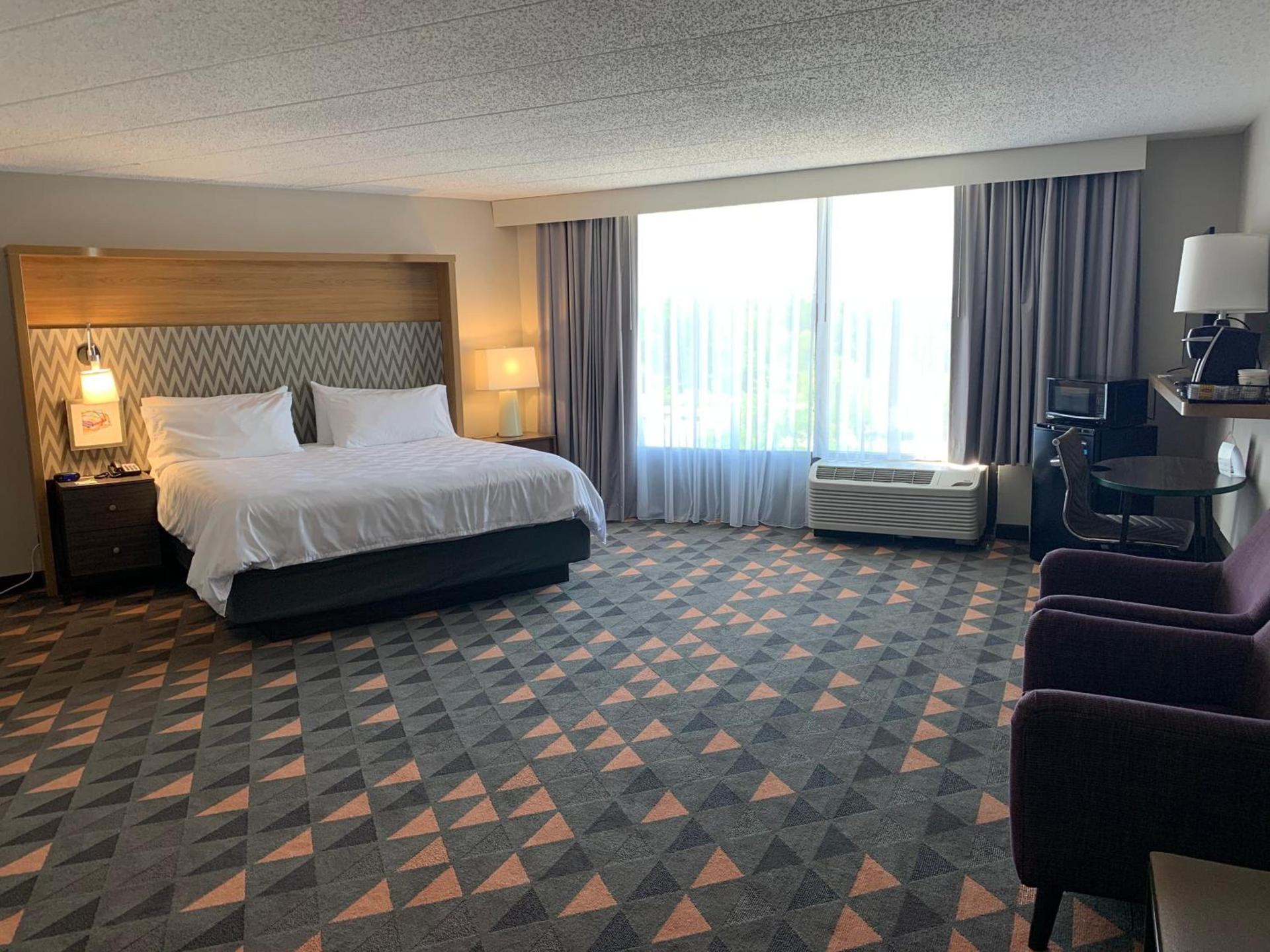 Holiday Inn Chicago Nw Crystal Lk Conv Ctr by IHG photo 37