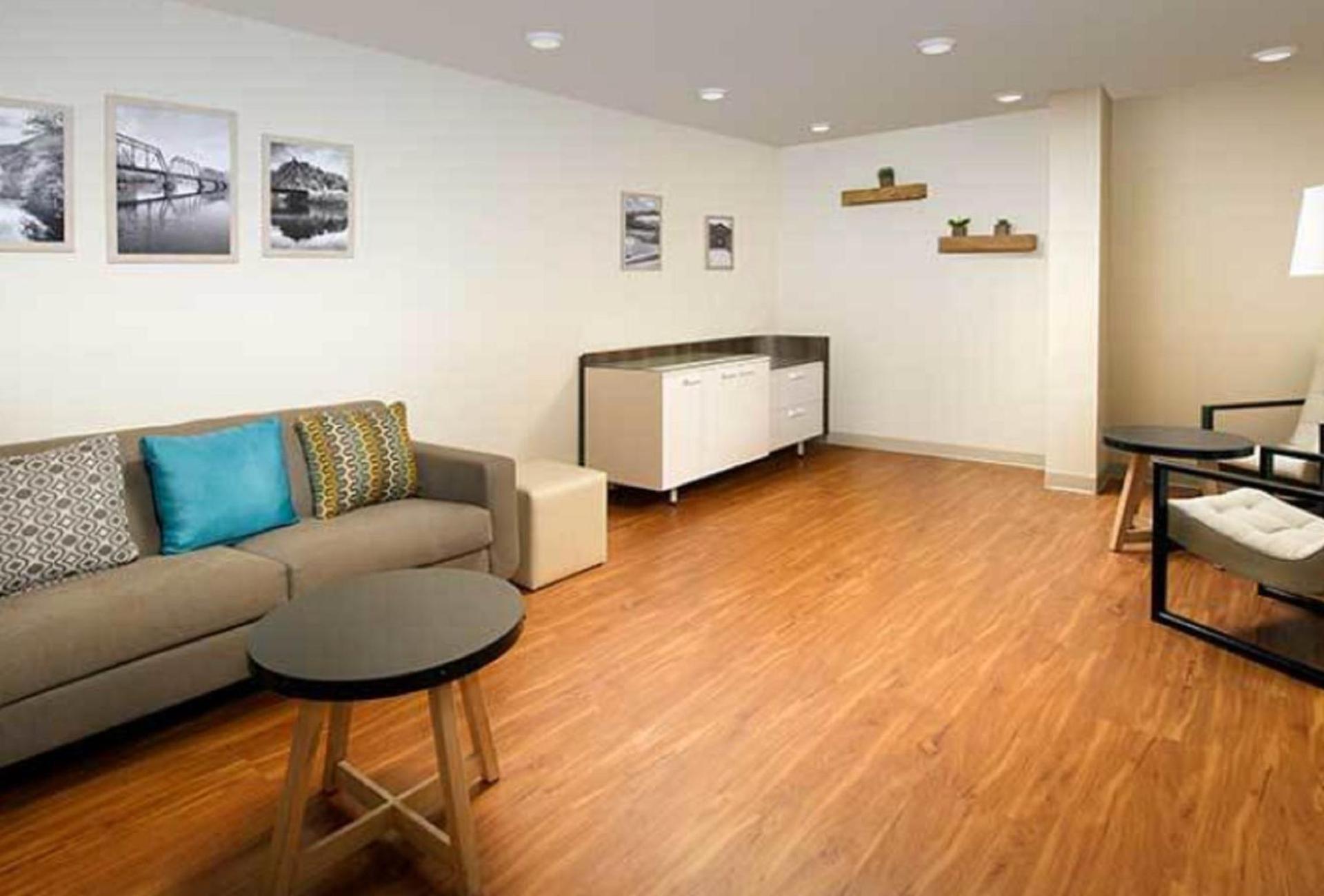 WoodSpring Suites Allentown photo 48