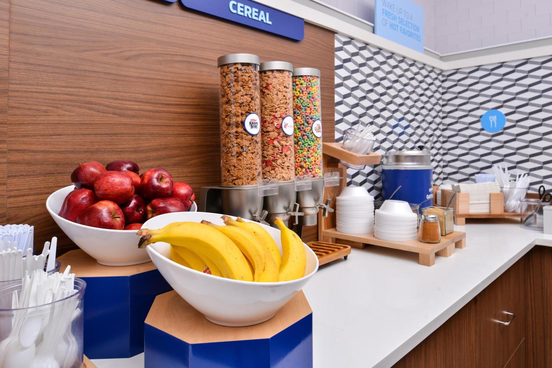 Holiday Inn Express Hotel & Suites Cincinnati - Mason by IHG photo 45