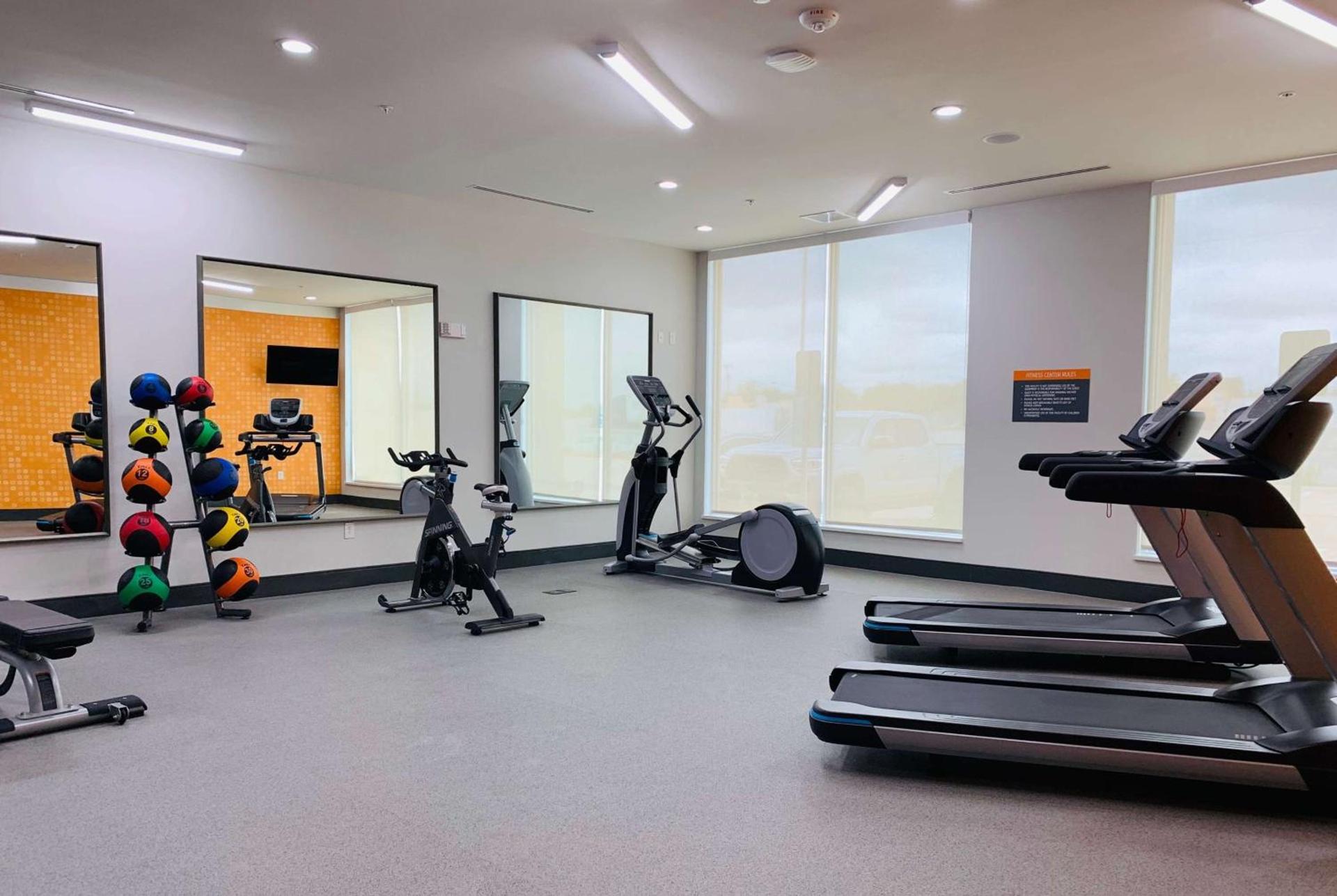 La Quinta Inn & Suites by Wyndham - Red Oak TX IH-35E photo 5
