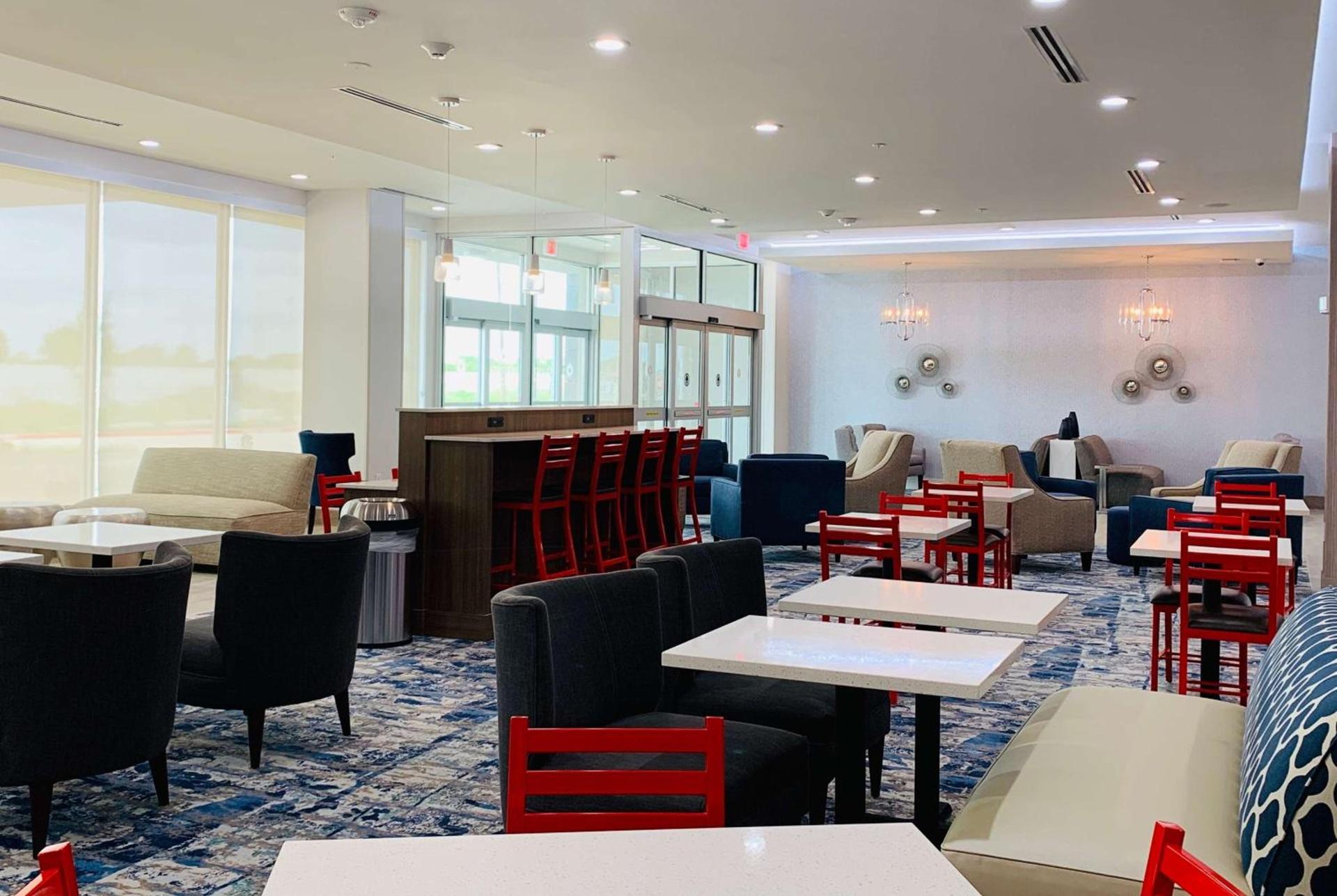 La Quinta Inn & Suites by Wyndham - Red Oak TX IH-35E photo 17