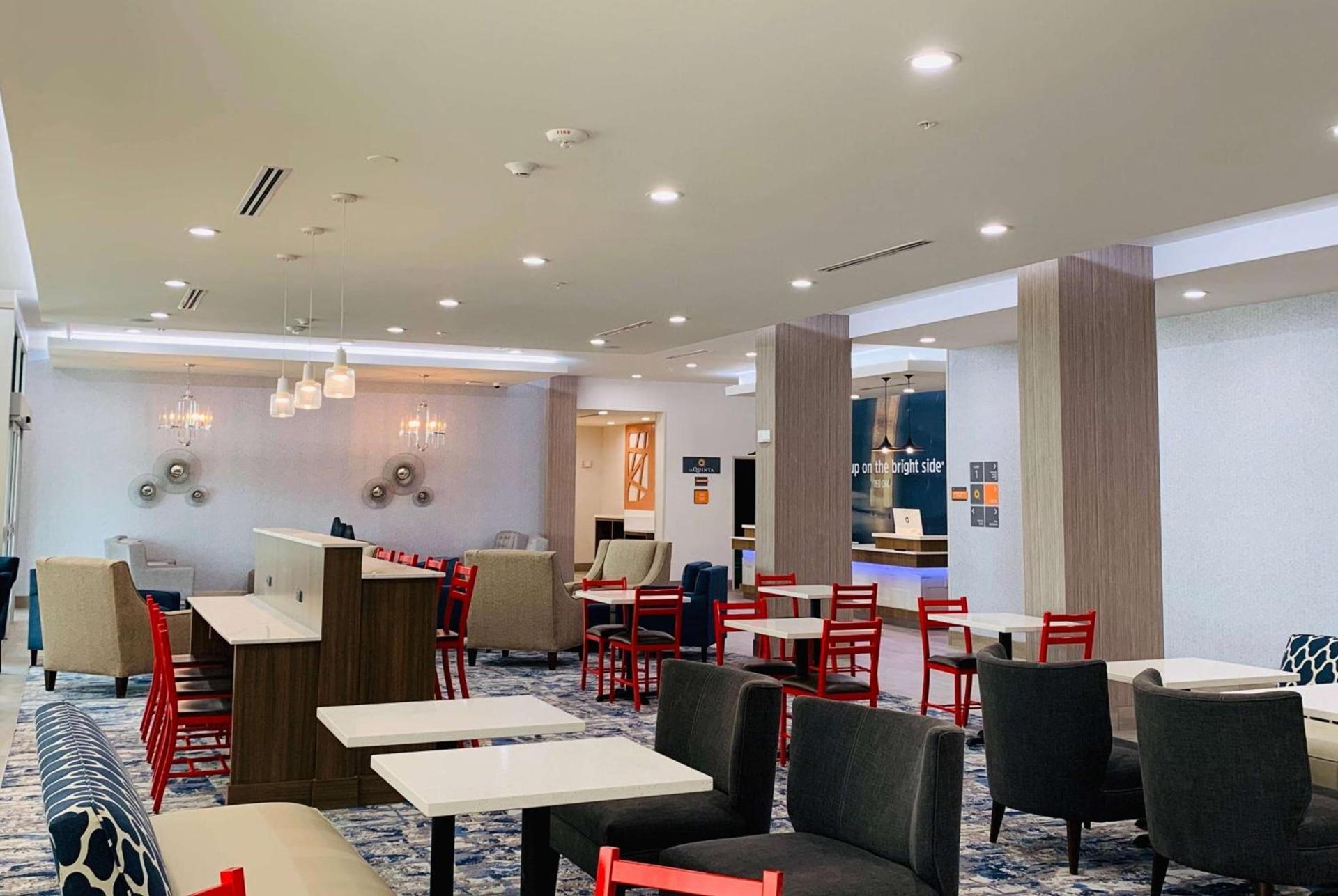 La Quinta Inn & Suites by Wyndham - Red Oak TX IH-35E photo 18