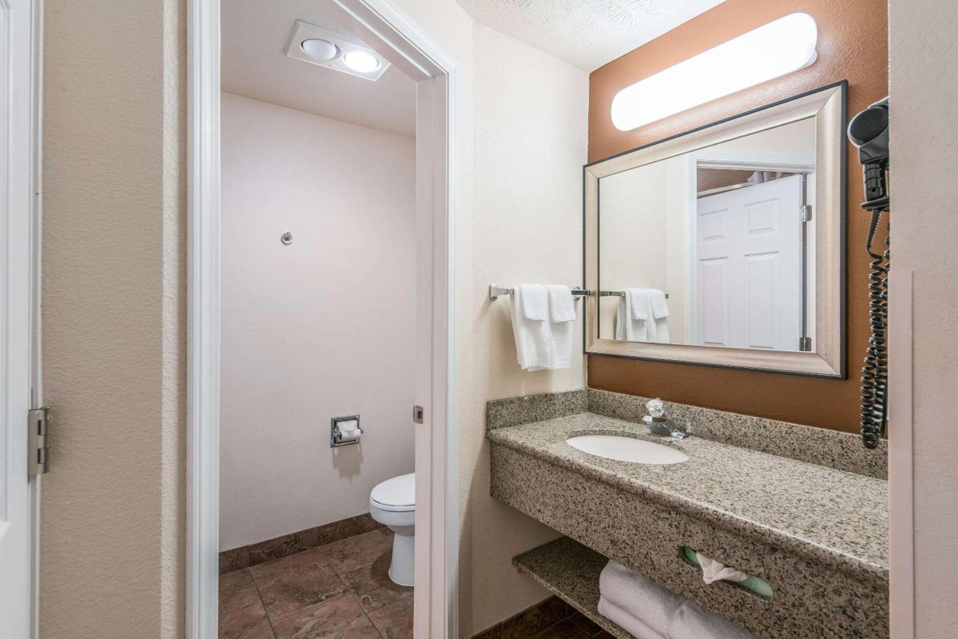 Quality Inn & Suites Downtown Walla Walla photo 18