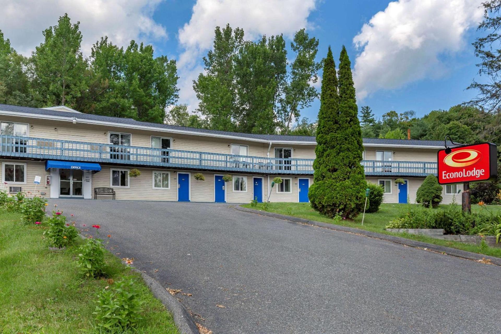 Econo Lodge Lee - Great Barrington photo 4