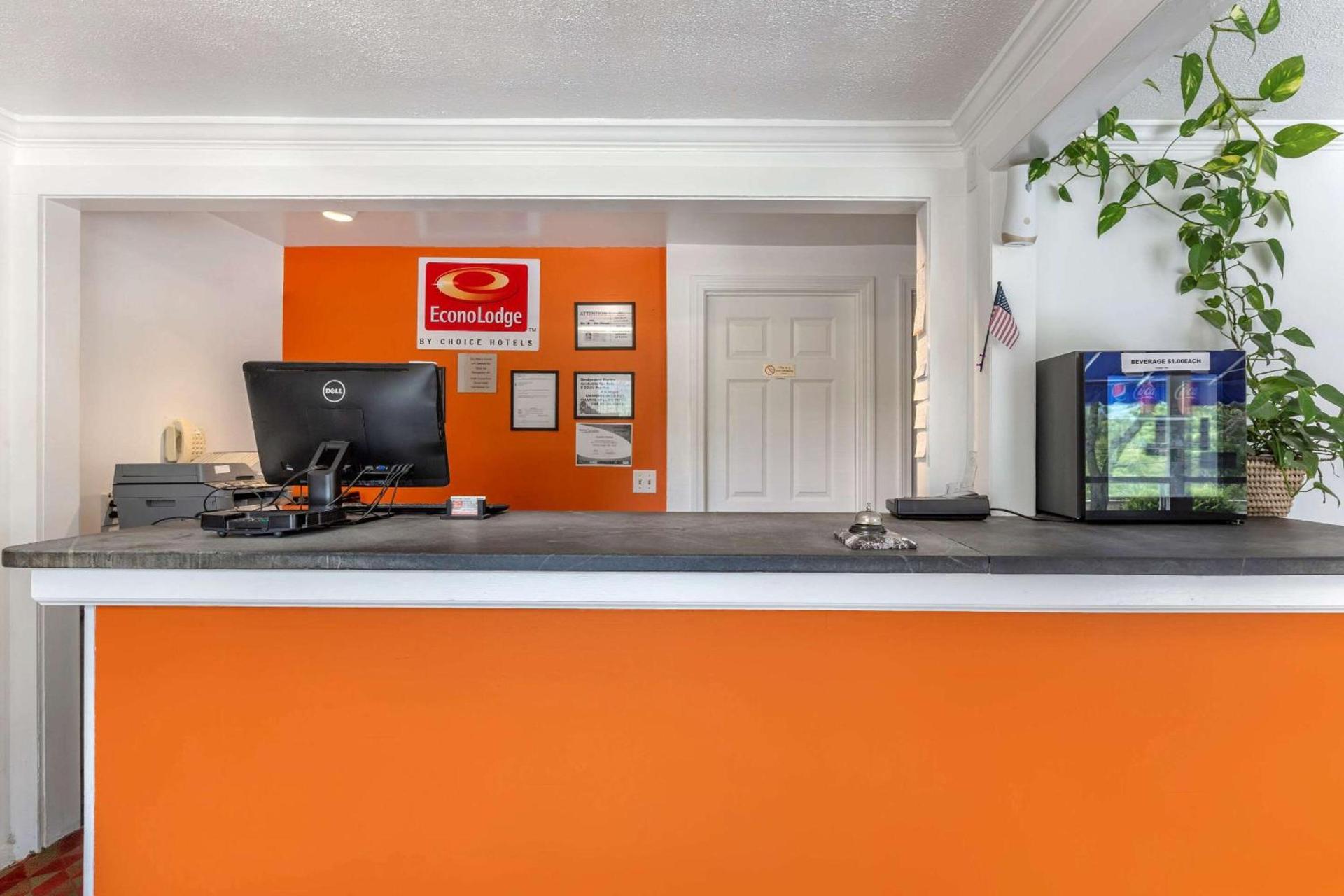 Econo Lodge Lee - Great Barrington photo 5