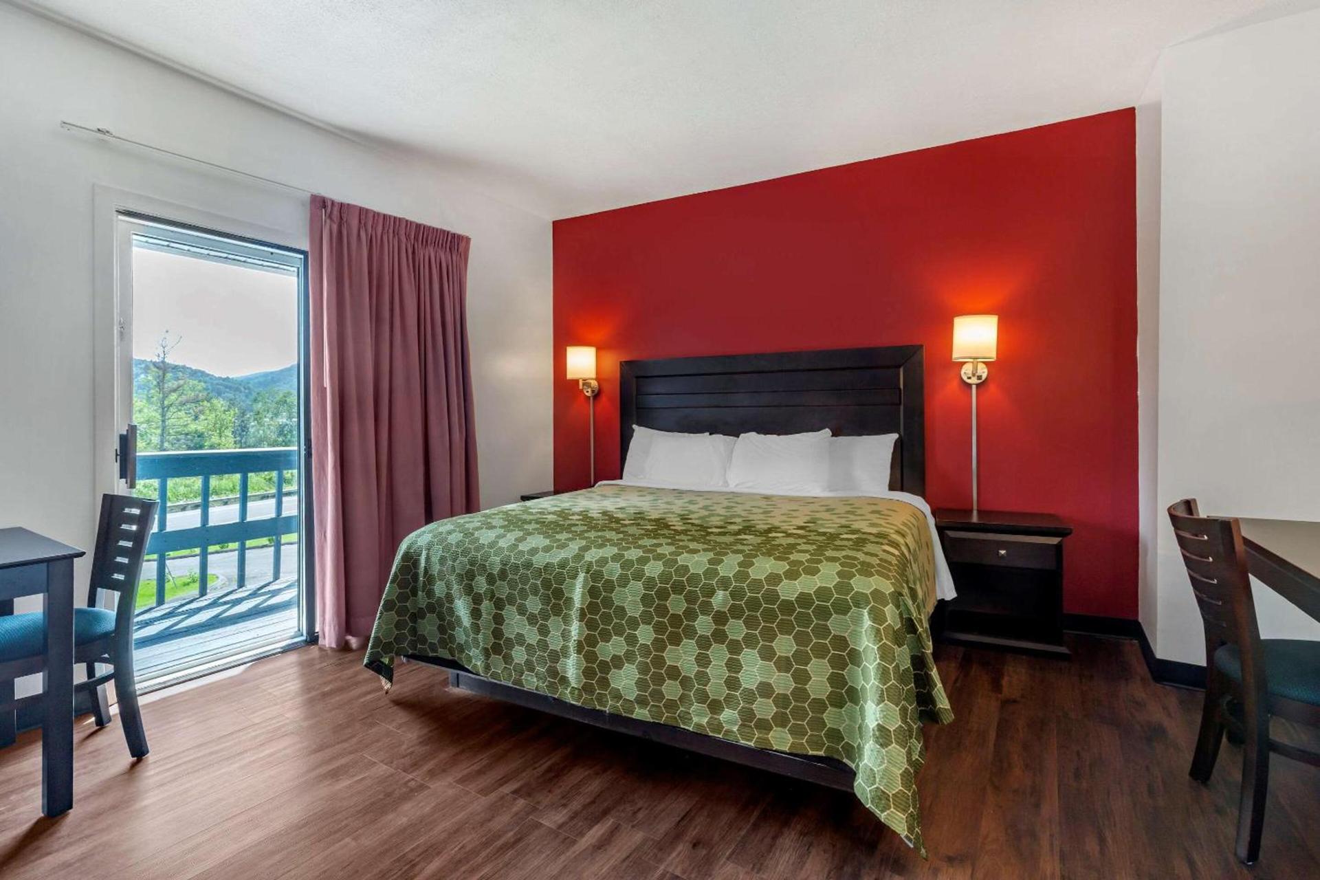 Econo Lodge Lee - Great Barrington photo 9
