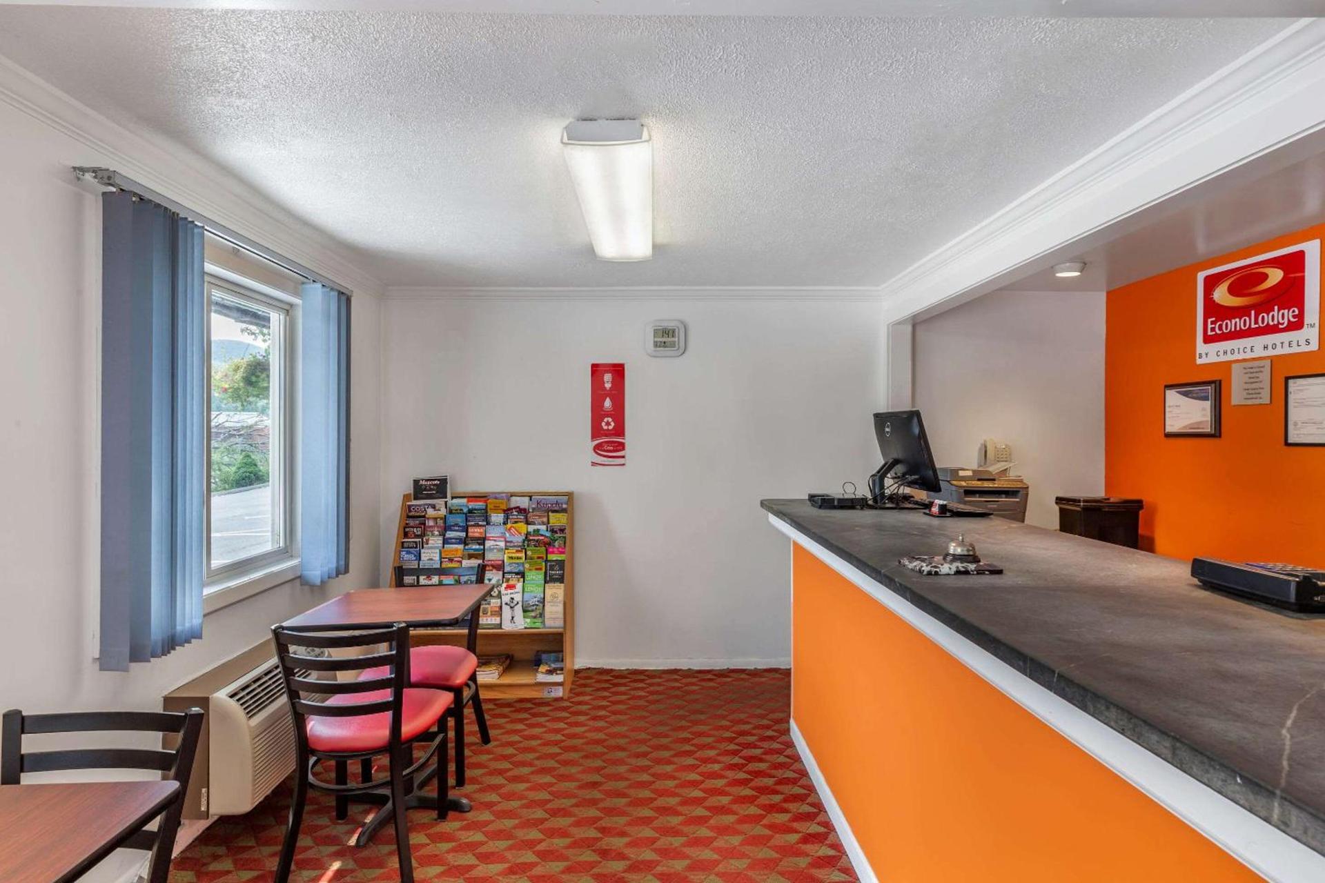 Econo Lodge Lee - Great Barrington photo 12
