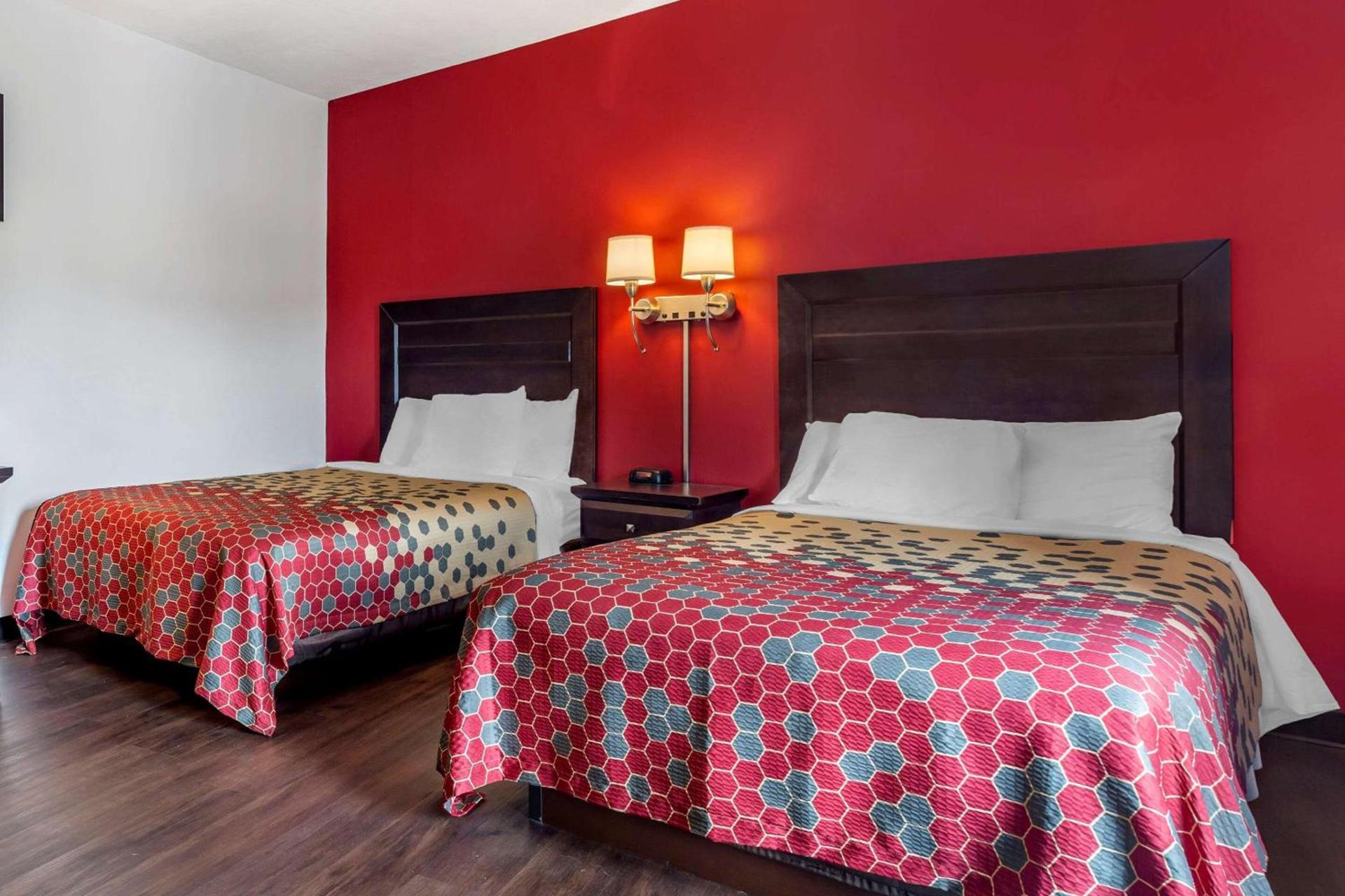 Econo Lodge Lee - Great Barrington photo 14