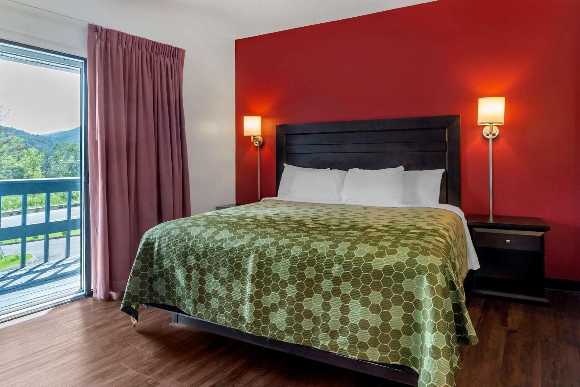 Econo Lodge Lee - Great Barrington photo 15
