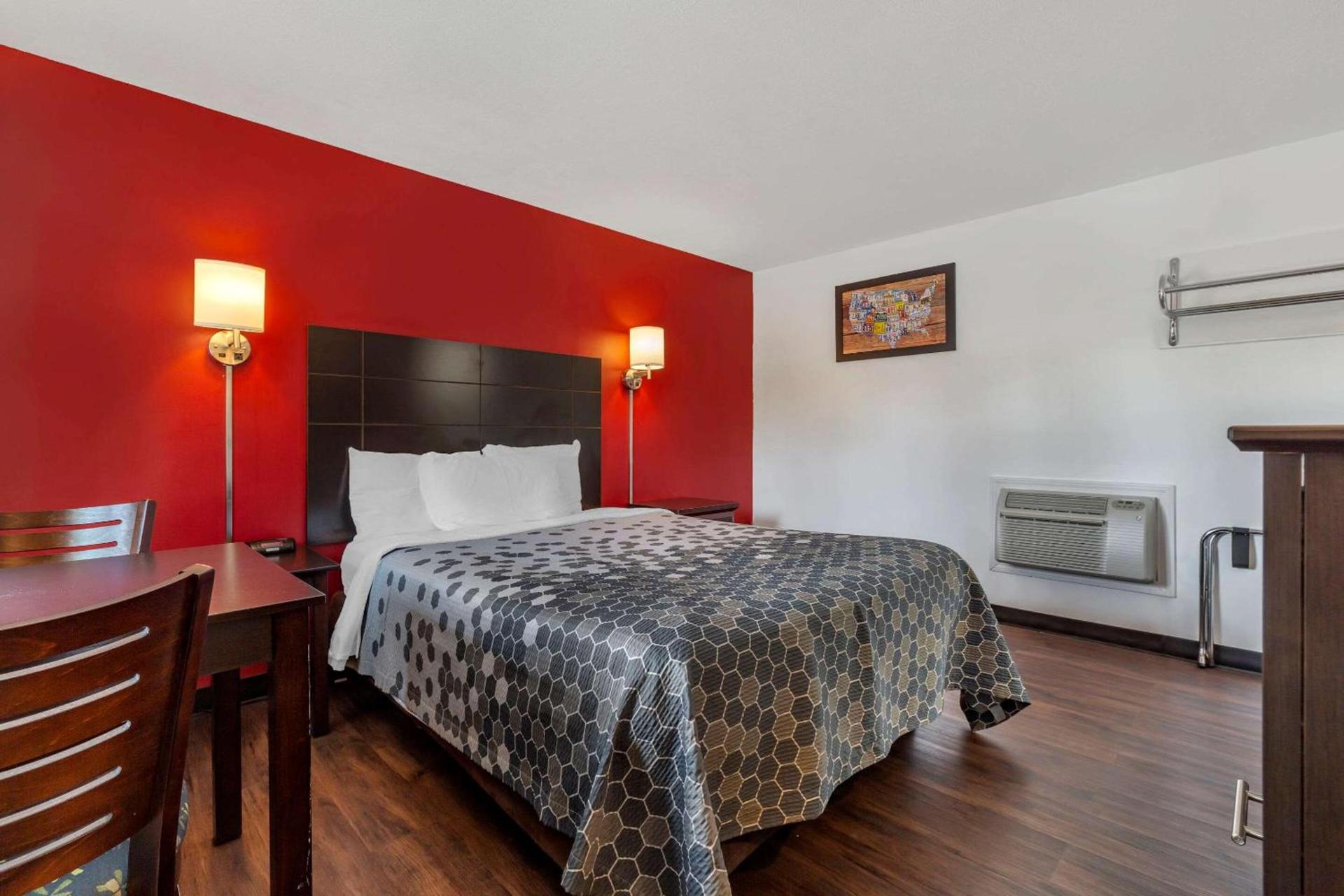 Econo Lodge Lee - Great Barrington photo 18