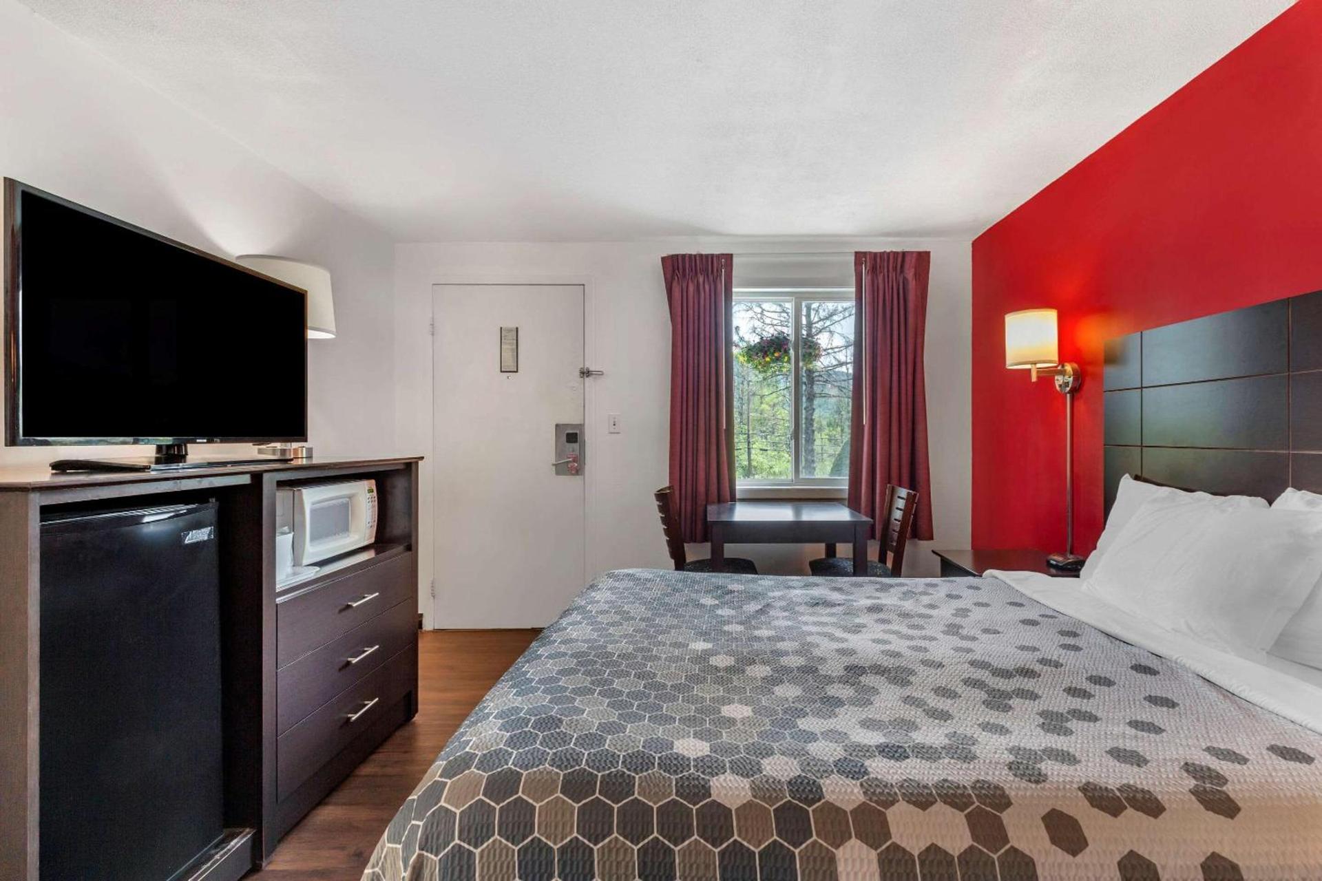 Econo Lodge Lee - Great Barrington photo 20