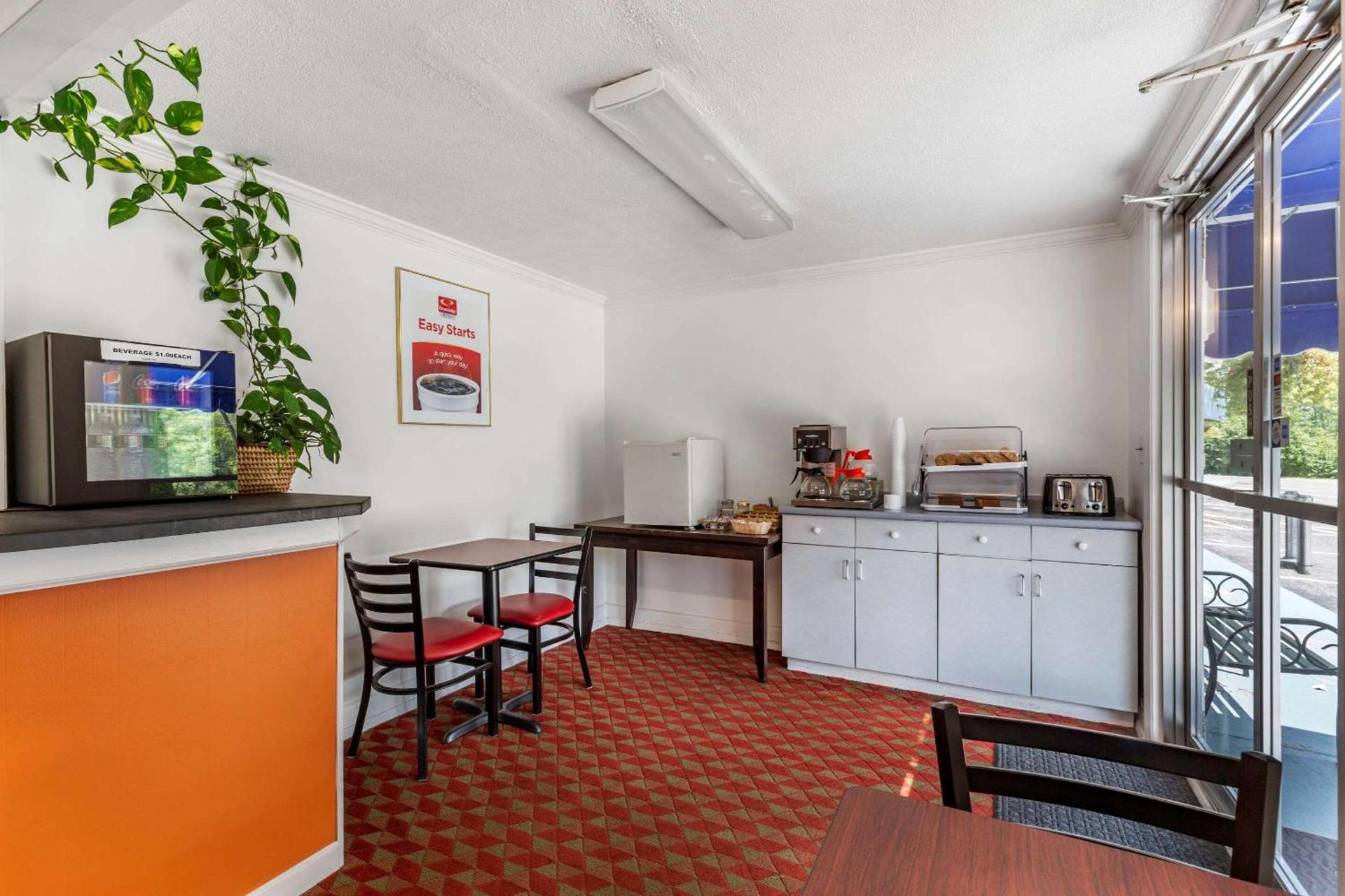 Econo Lodge Lee - Great Barrington photo 24