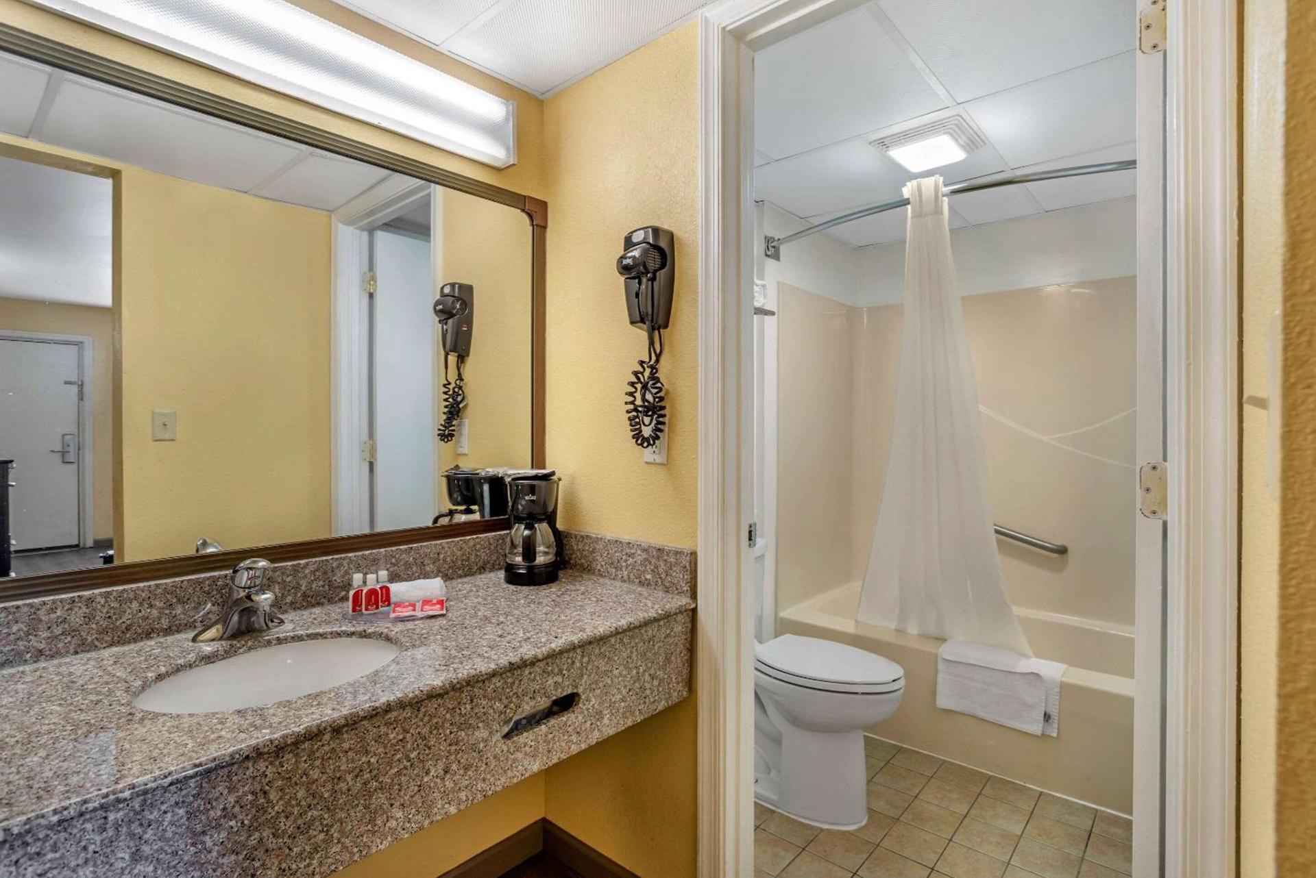 Econo Lodge Easton Route 50 photo 9