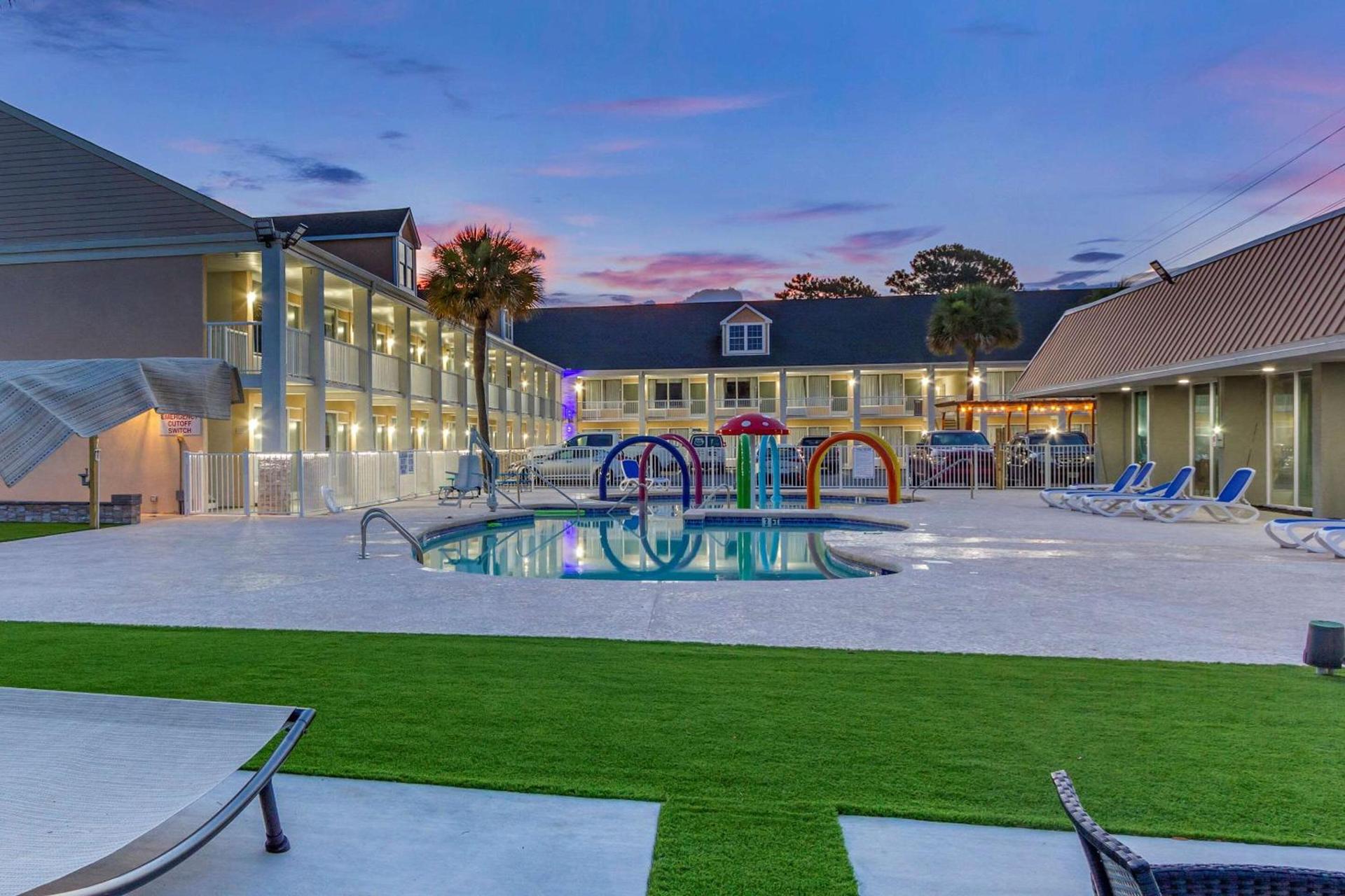 Baymont by Wyndham Pawleys Island photo 2