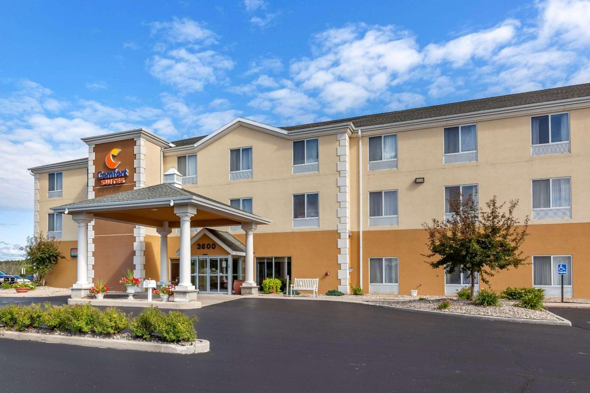 Comfort Suites Escanaba West photo 2
