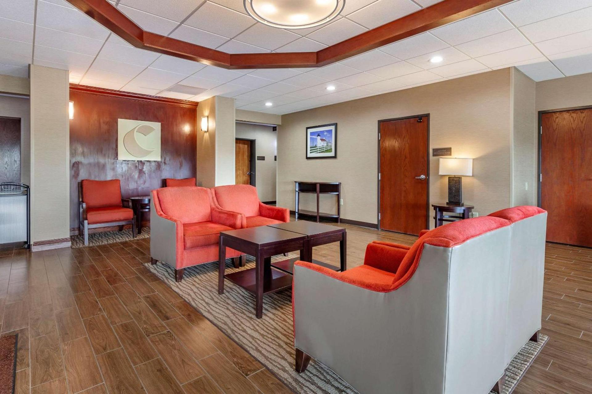 Comfort Suites Escanaba West photo 4