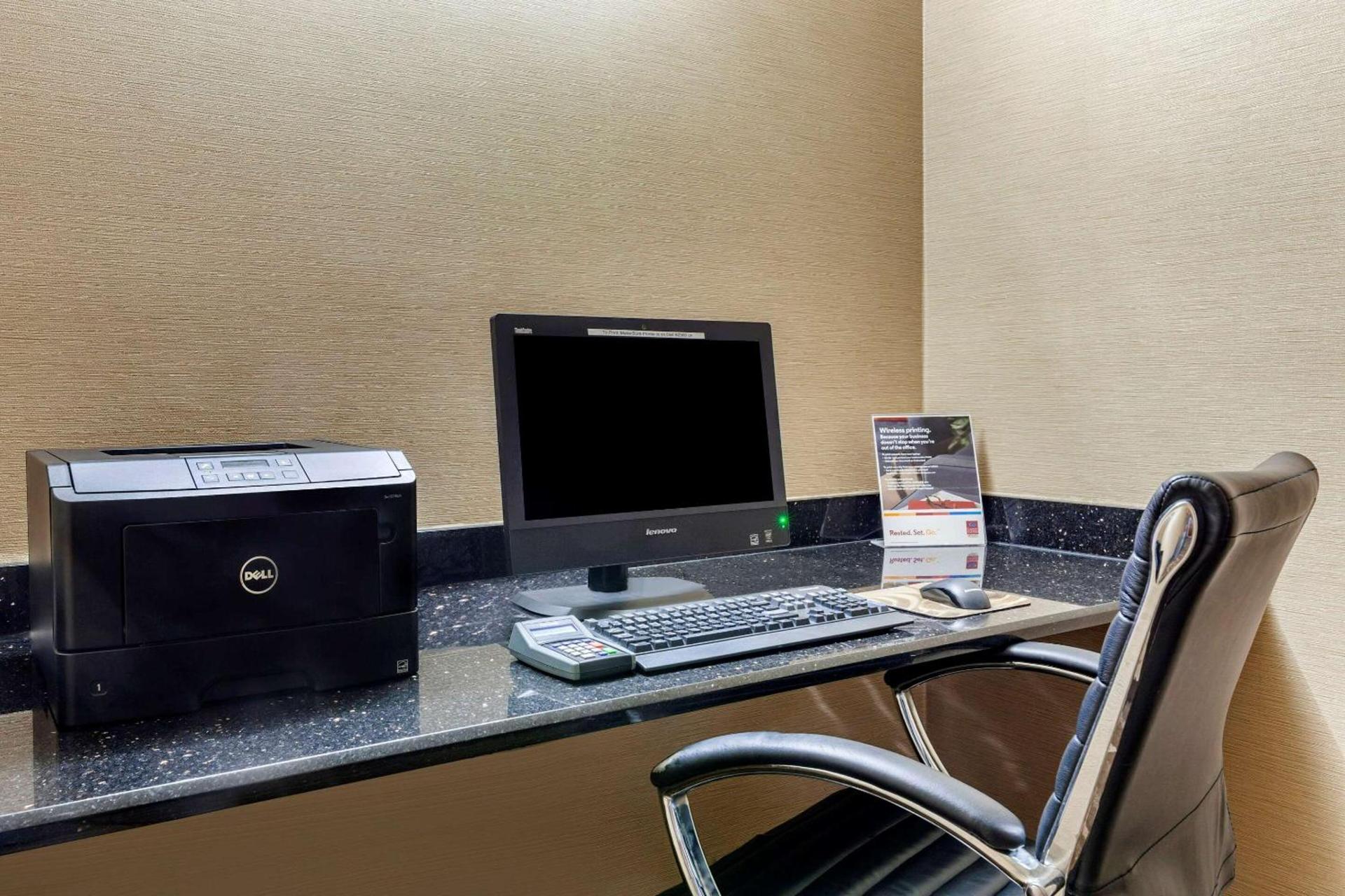 Comfort Suites Escanaba West photo 17