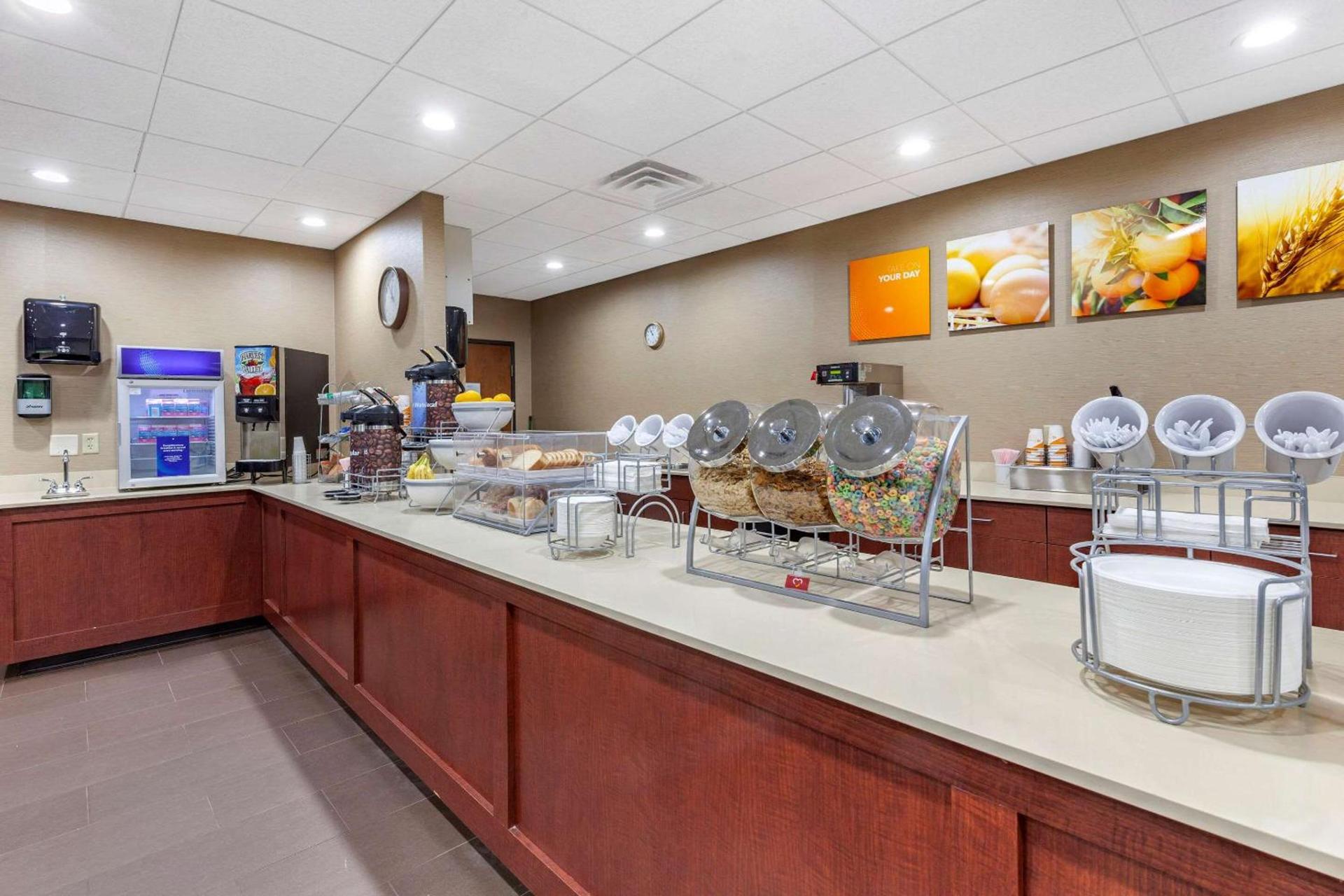 Comfort Suites Escanaba West photo 19
