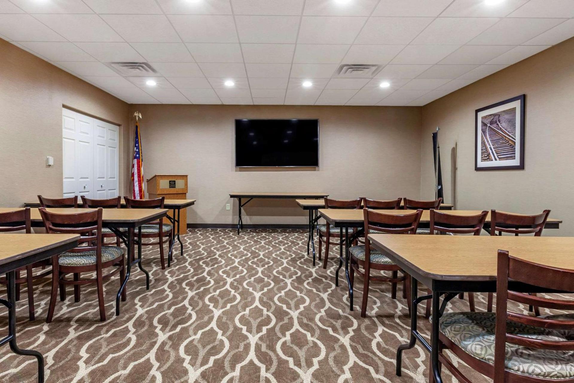 Comfort Suites Escanaba West photo 18