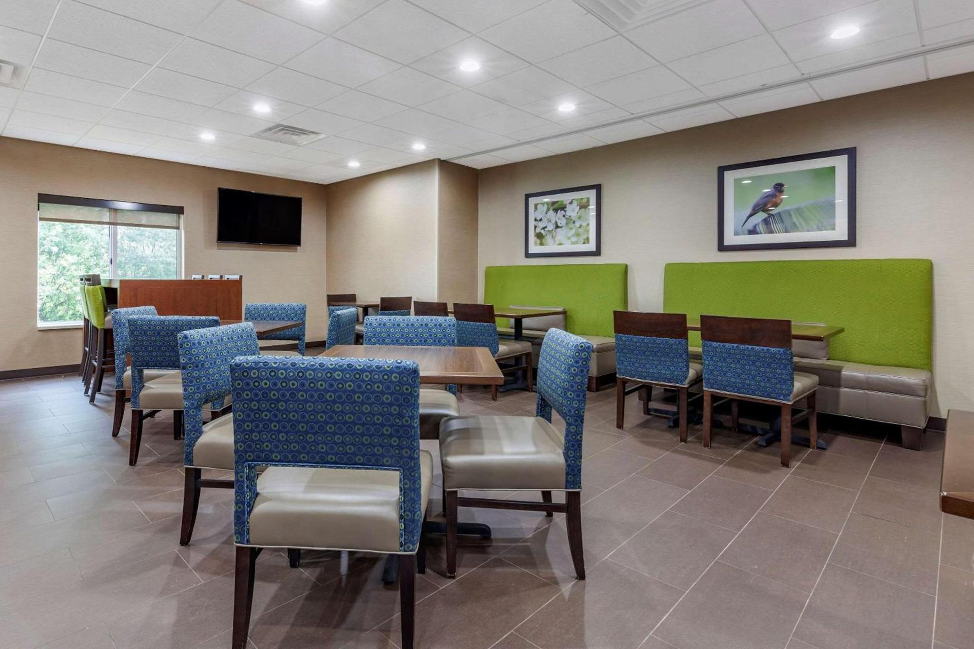 Comfort Suites Escanaba West photo 20