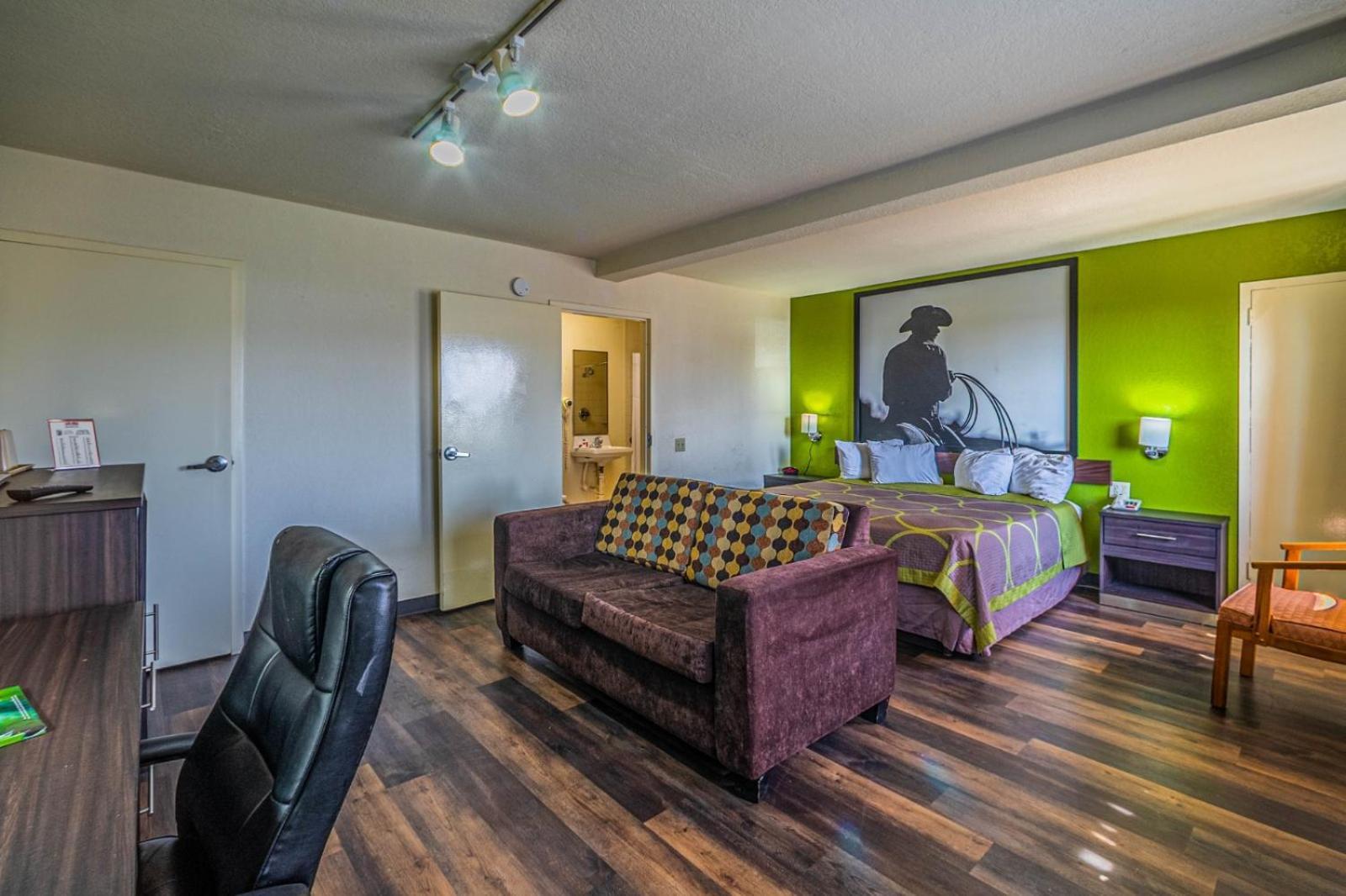 Super 8 by Wyndham El Paso Airport photo 24