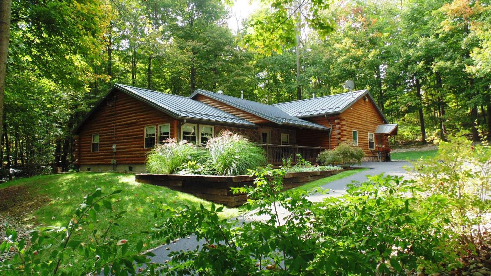 Sojourner's Lodge & Log Cabin Suites photo 37