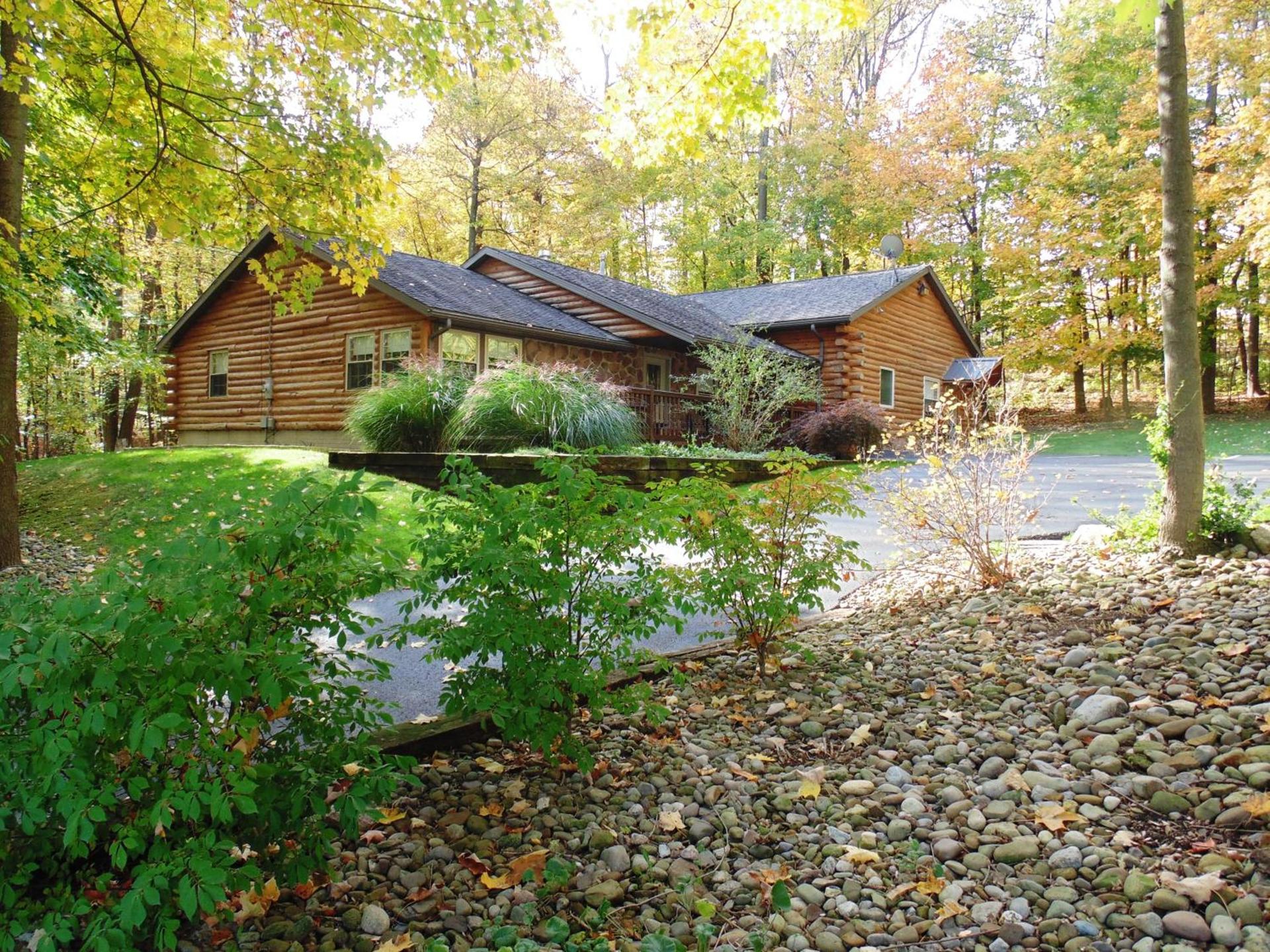 Sojourner's Lodge & Log Cabin Suites photo 98