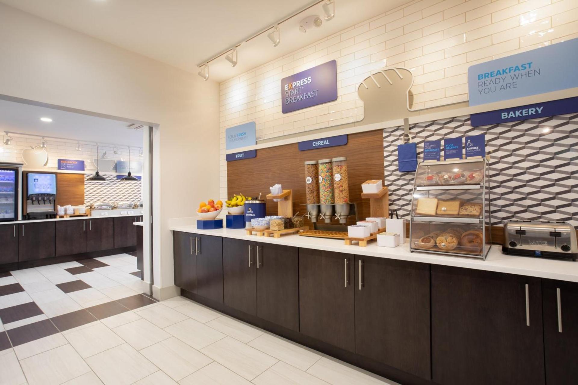 Holiday Inn Express Monterey - Cannery Row by IHG photo 19