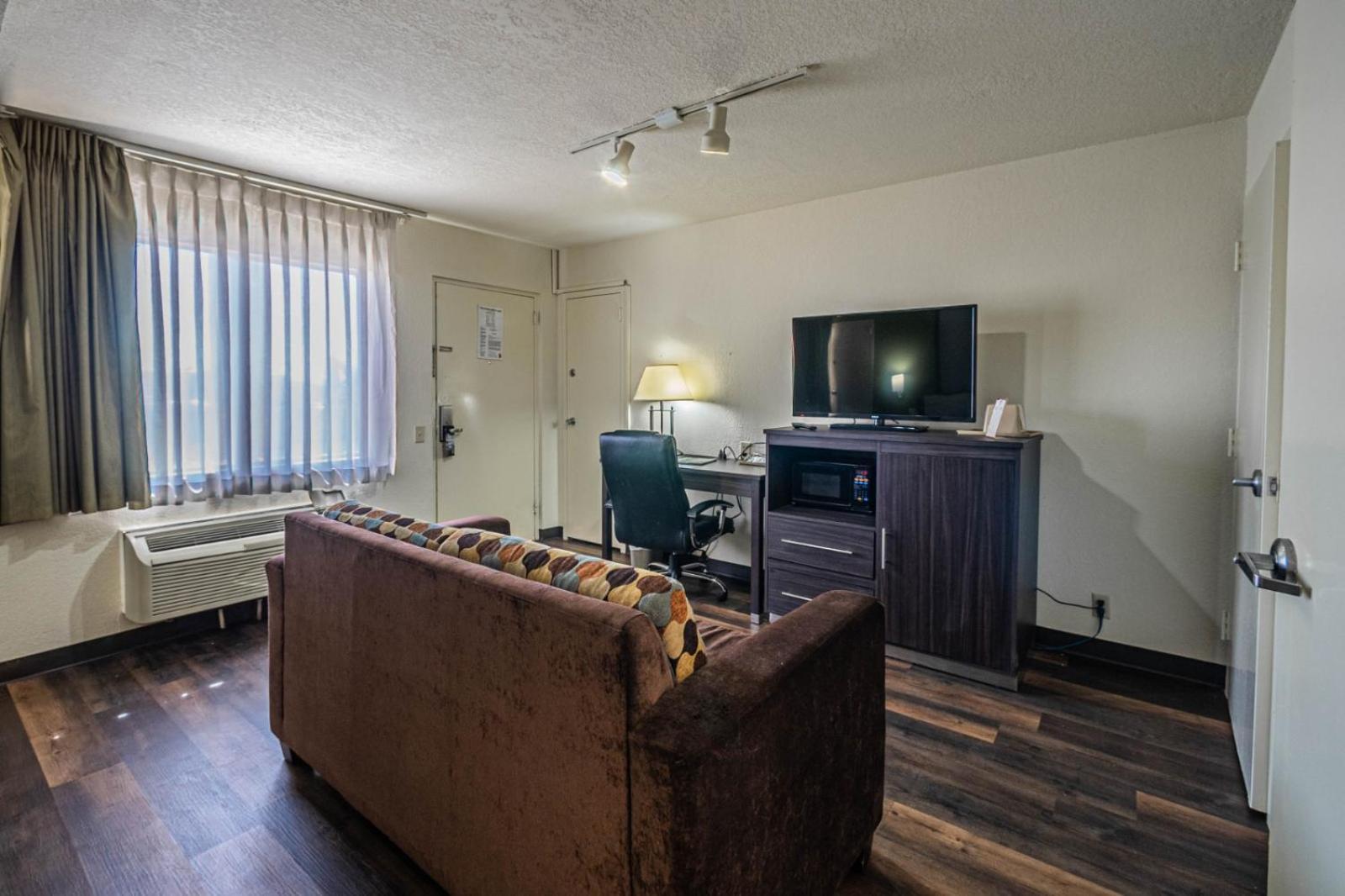 Super 8 by Wyndham El Paso Airport photo 21