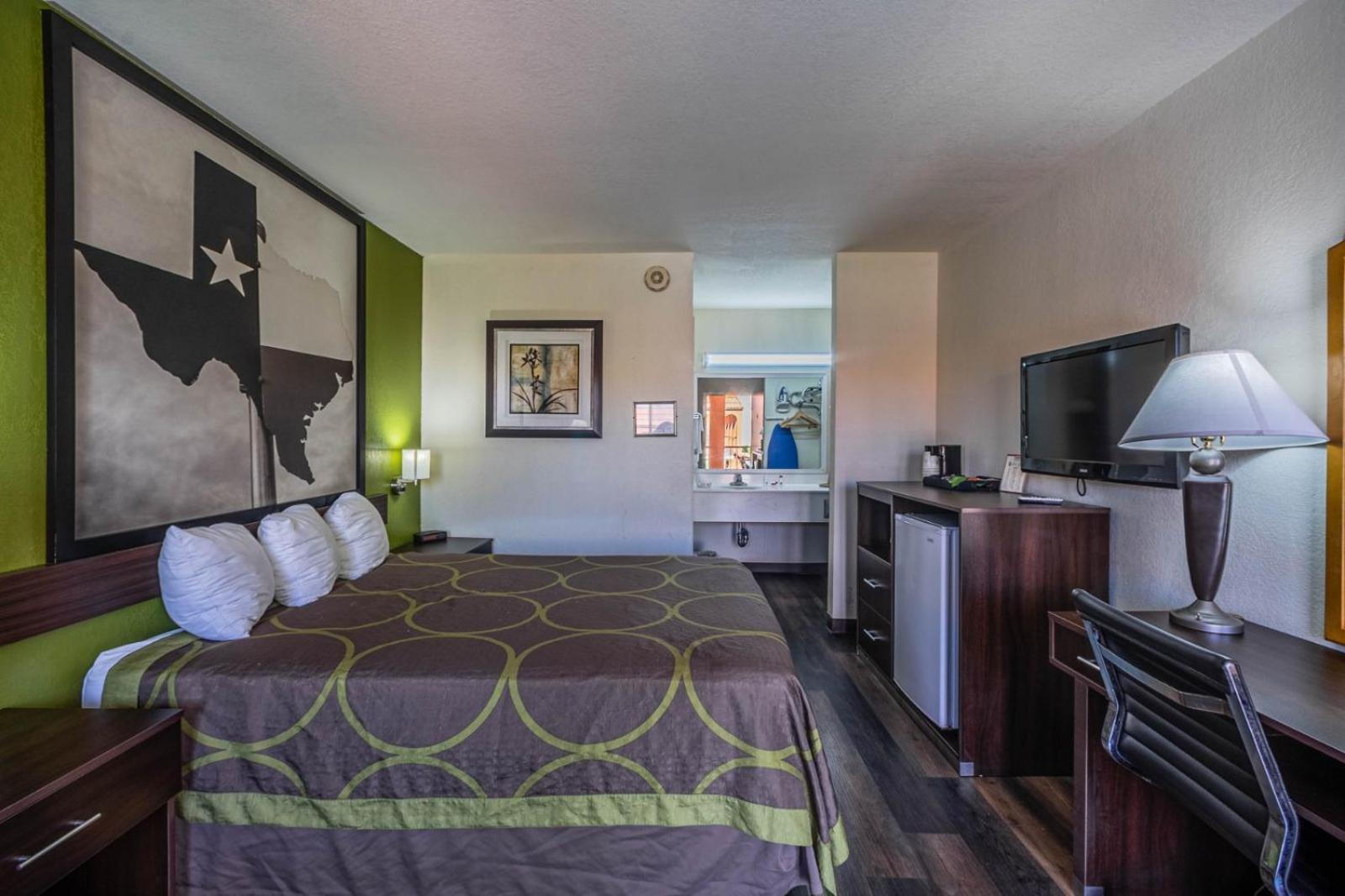 Super 8 by Wyndham El Paso Airport photo 17