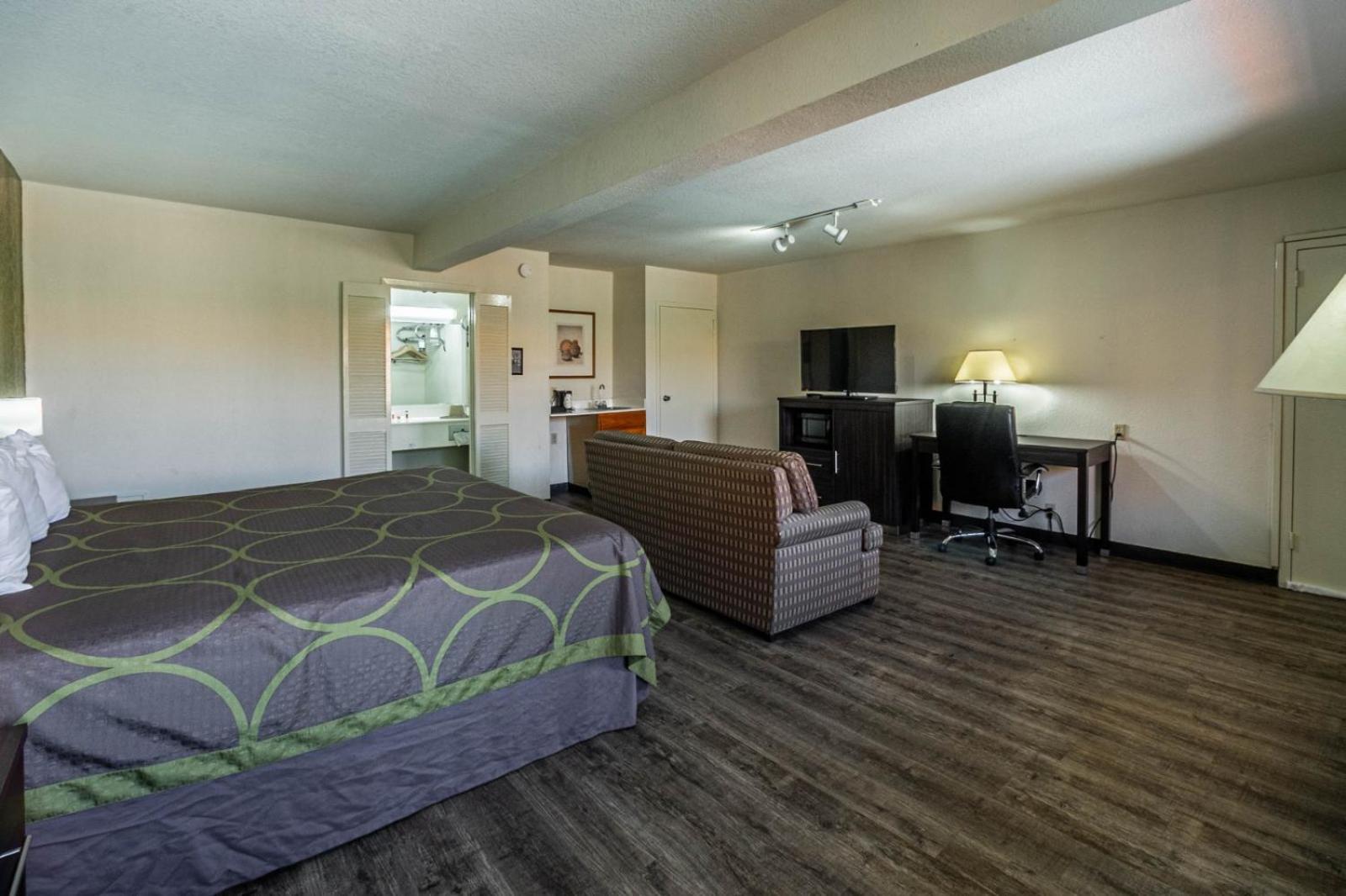 Super 8 by Wyndham El Paso Airport photo 13