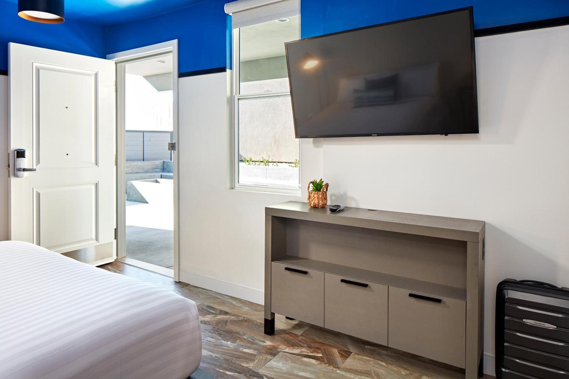 Pacific View Inn photo 16