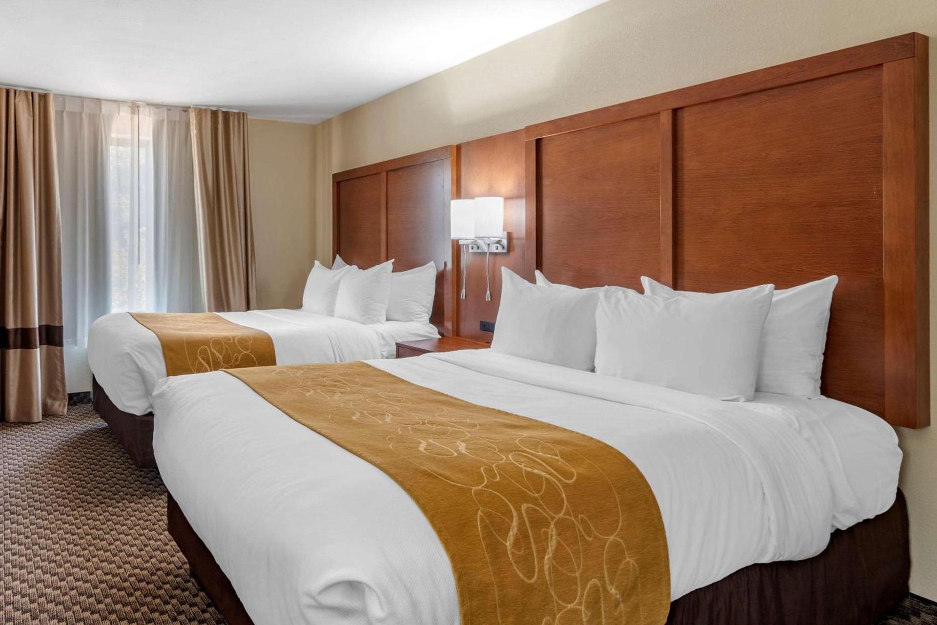 Comfort Suites Manhattan photo 15