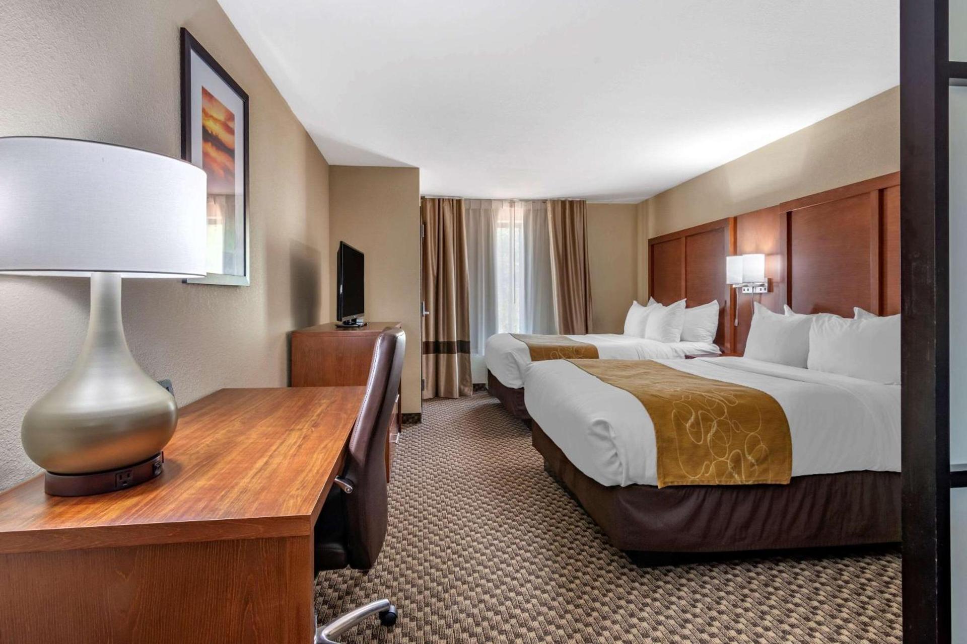 Comfort Suites Manhattan photo 16