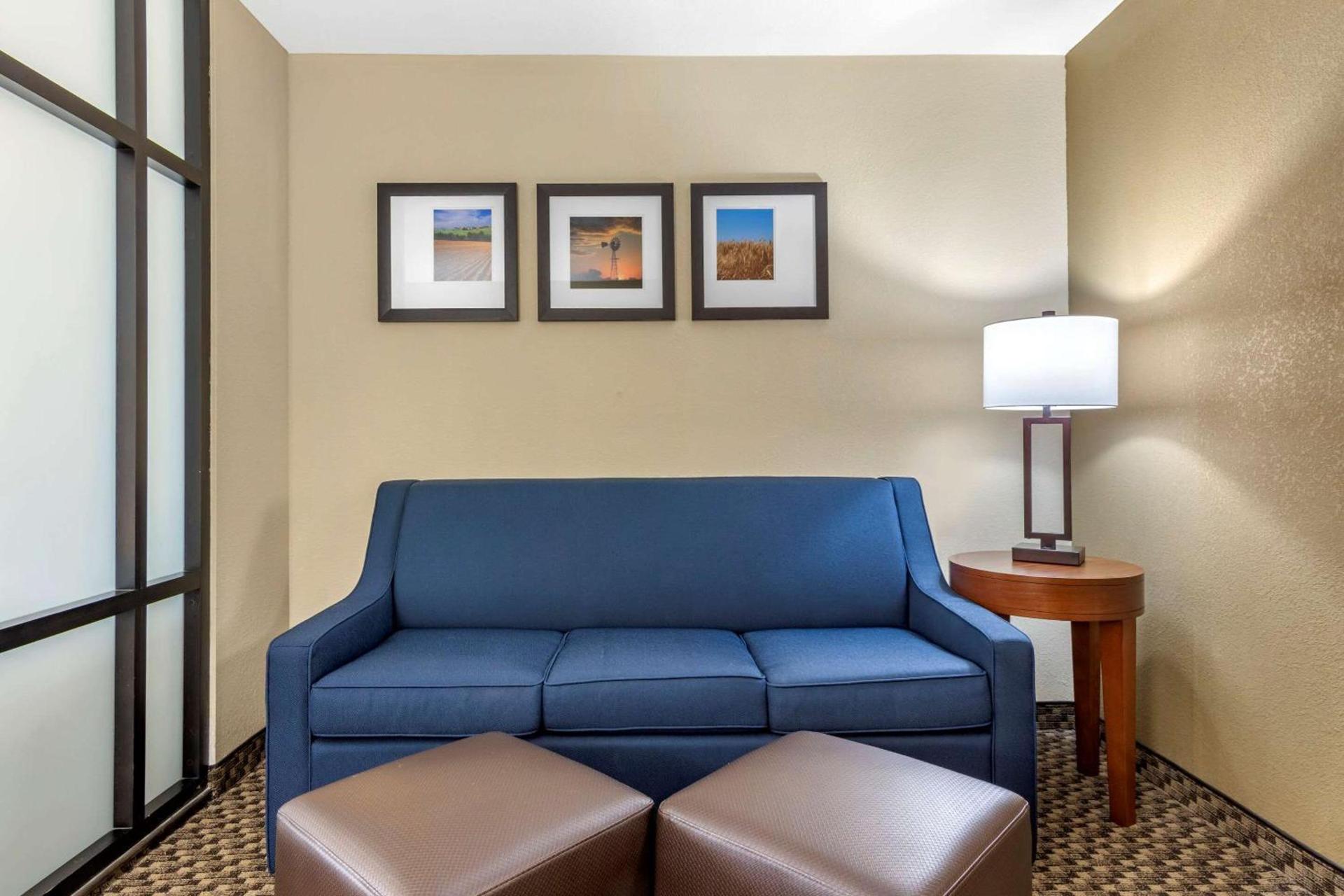 Comfort Suites Manhattan photo 17