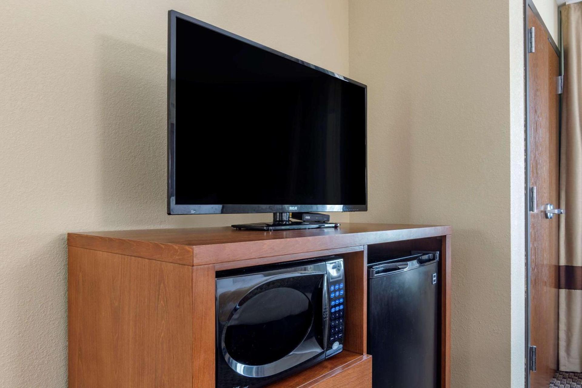 Comfort Suites Manhattan photo 18