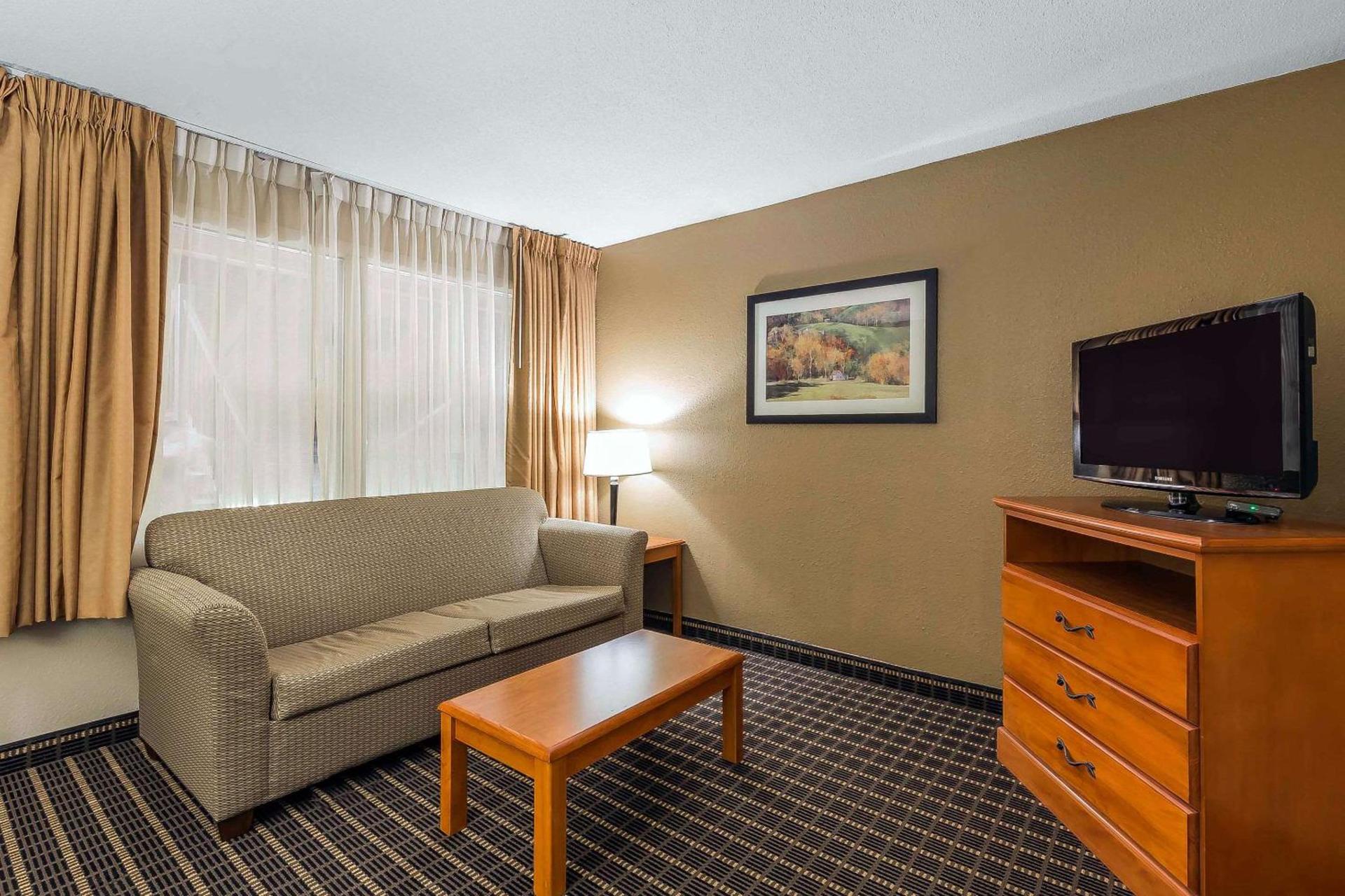 Quality Inn & Suites Sevierville - Pigeon Forge photo 28
