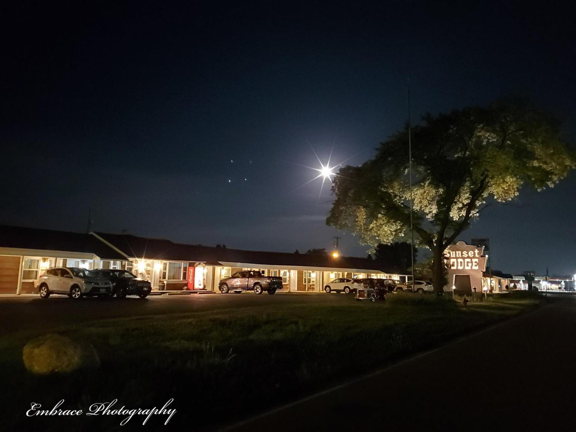 Sunset Lodge Escanaba photo 10
