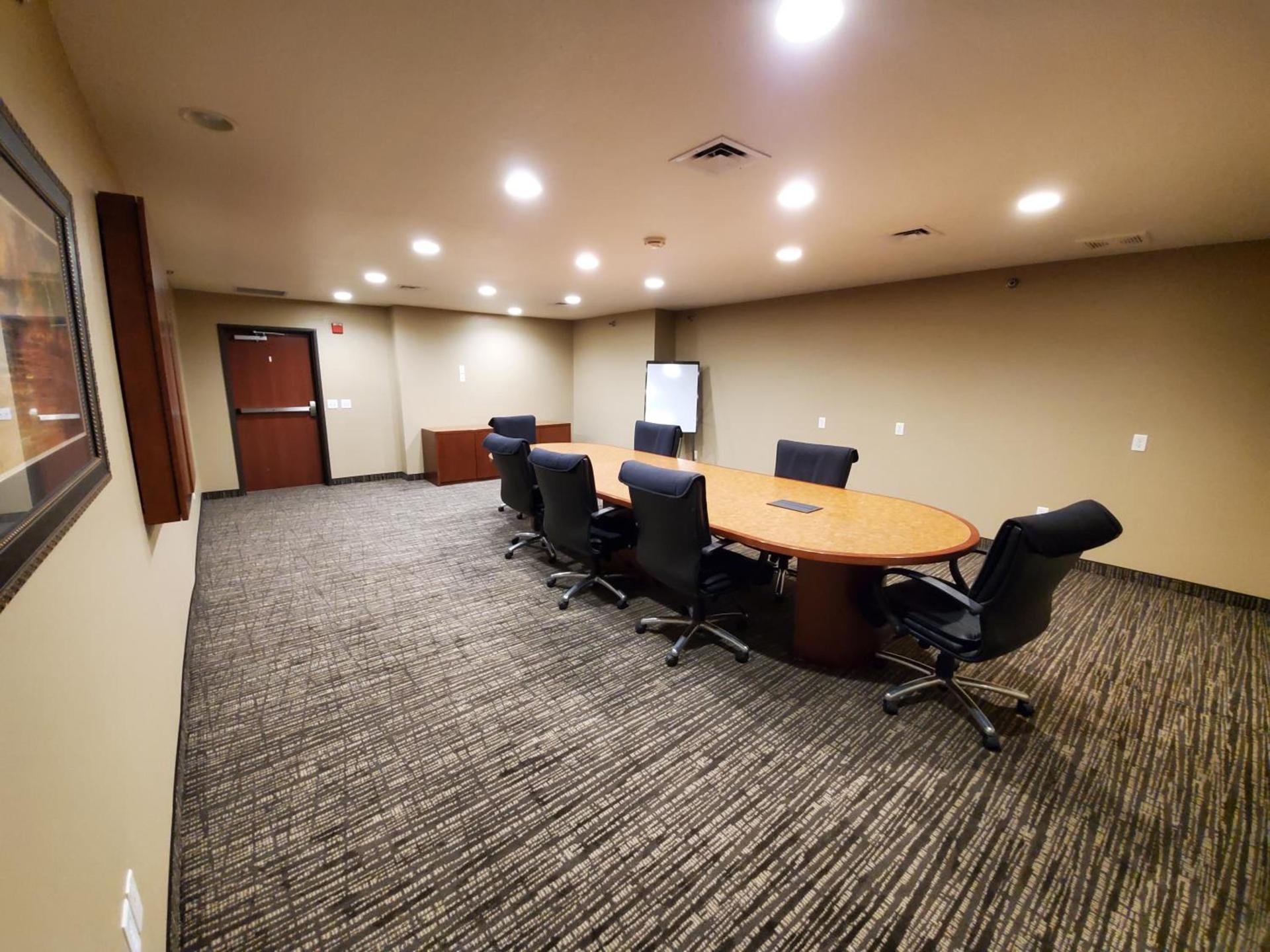 Estherville Hotel & Suites photo 7