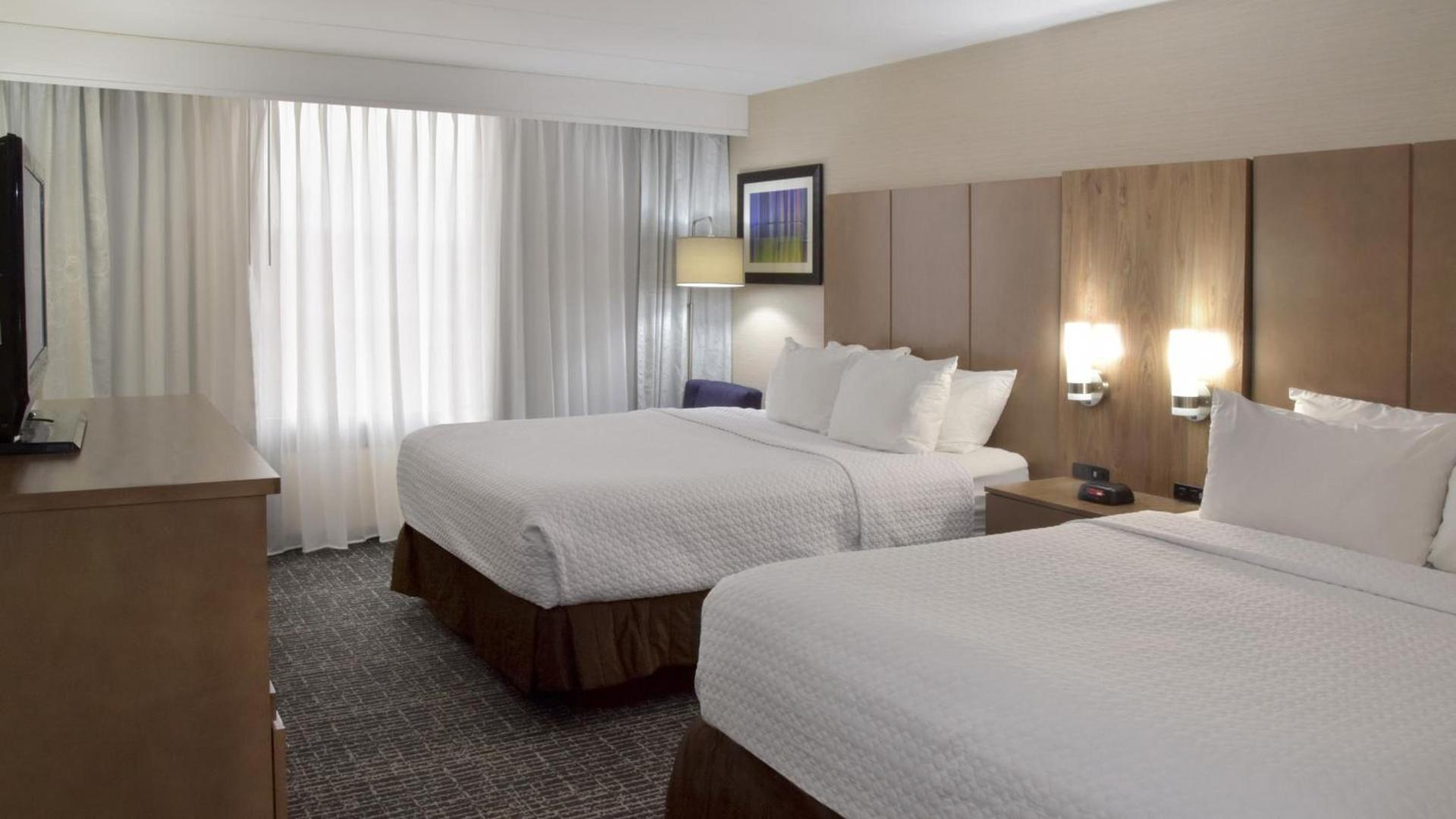 Crowne Plaza Cleveland Airport by IHG photo 44