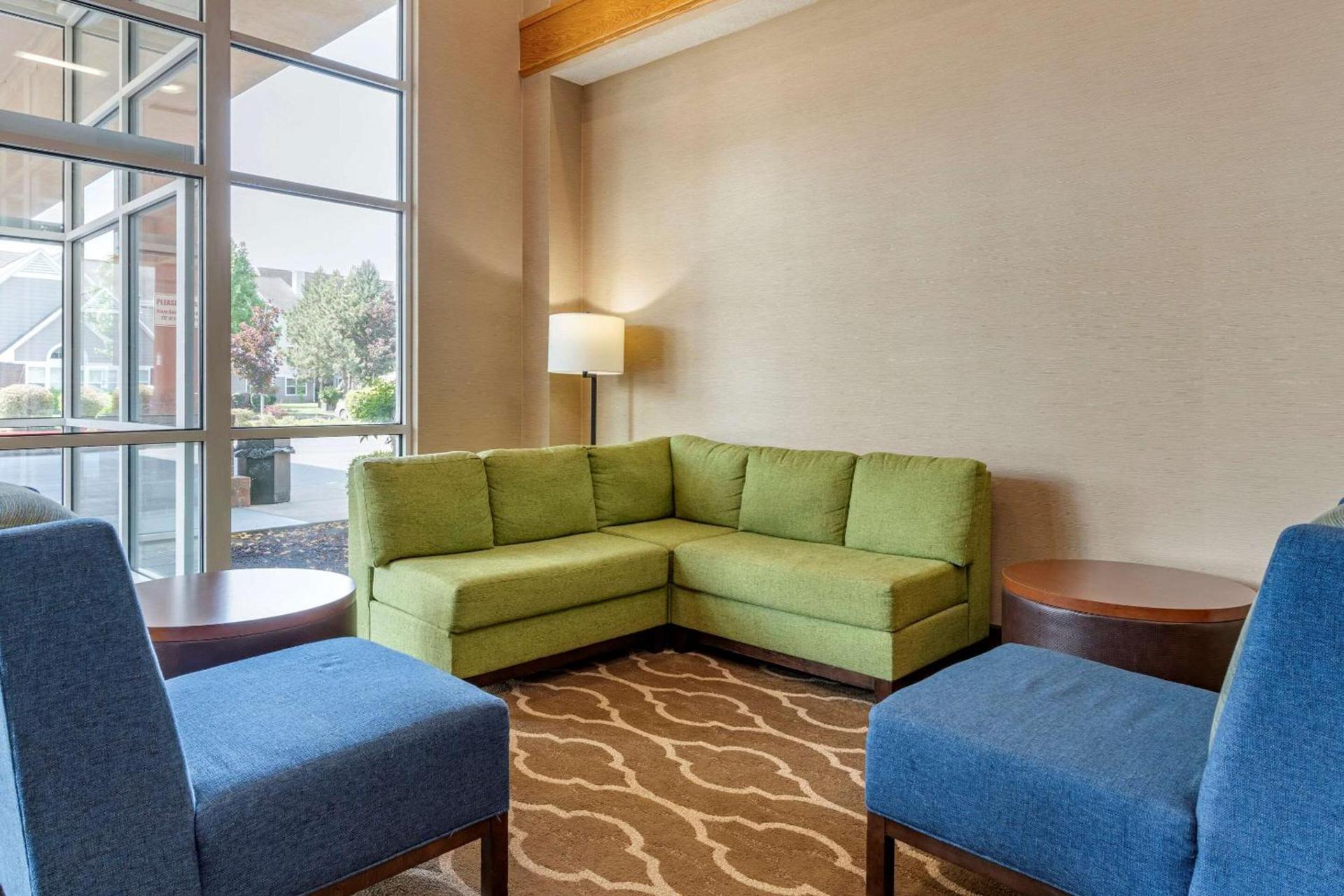 Comfort Suites Salem photo 3