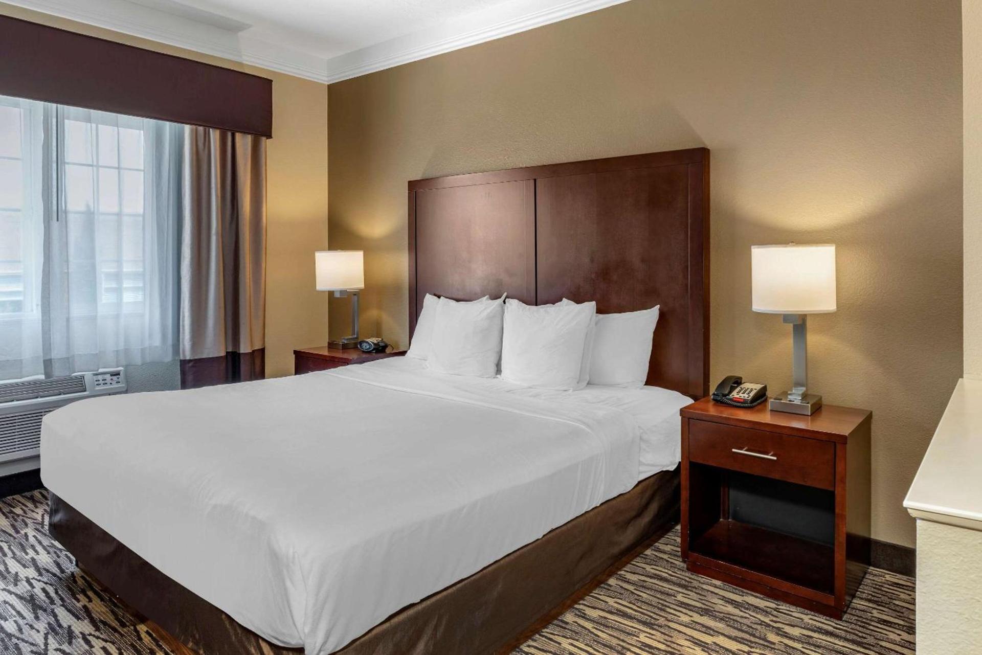 Comfort Suites Salem photo 24