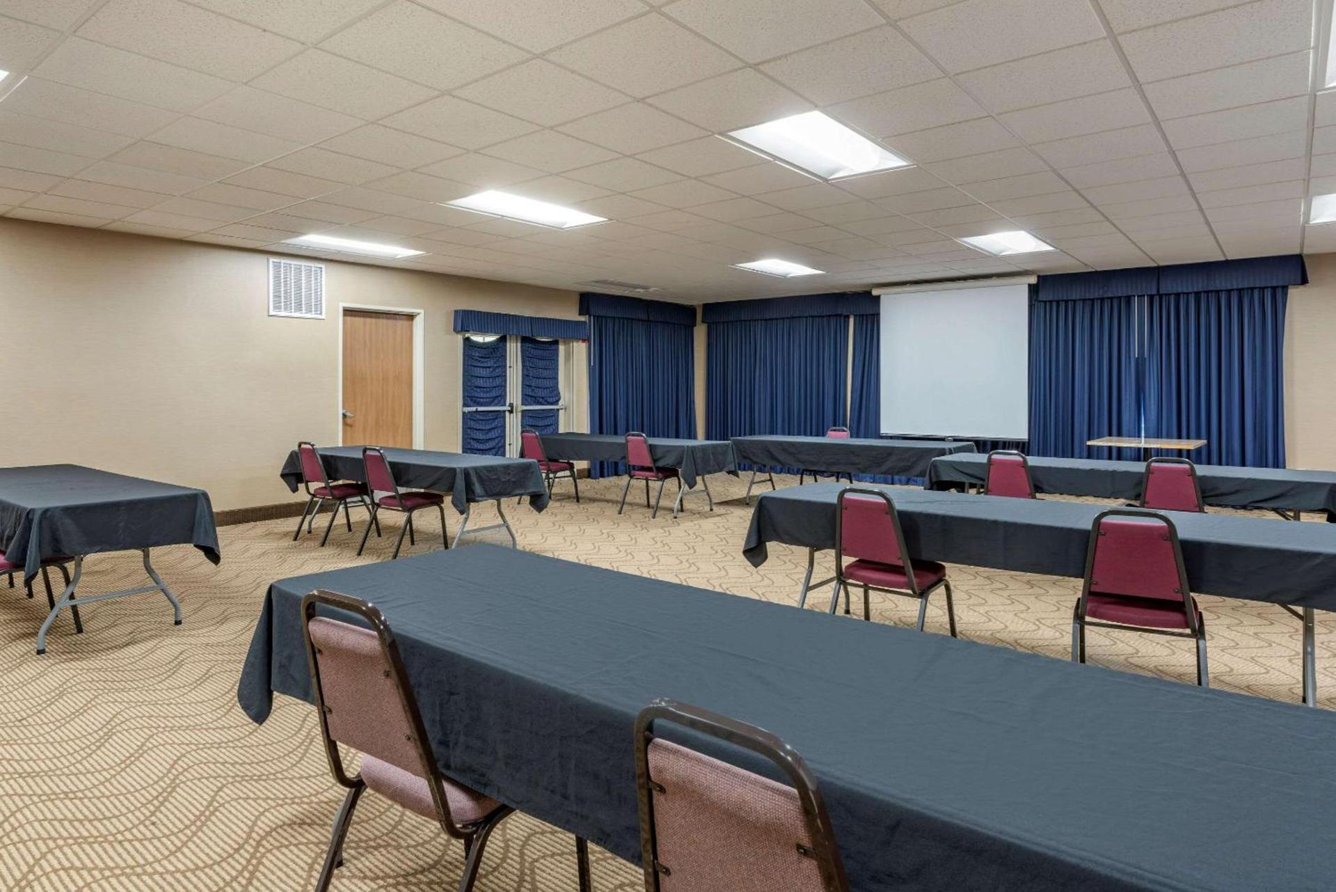 Comfort Suites Salem photo 10